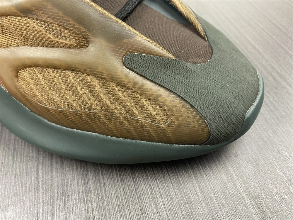 Colorful Yeezy 700 V3 Copper Fade GY 2721