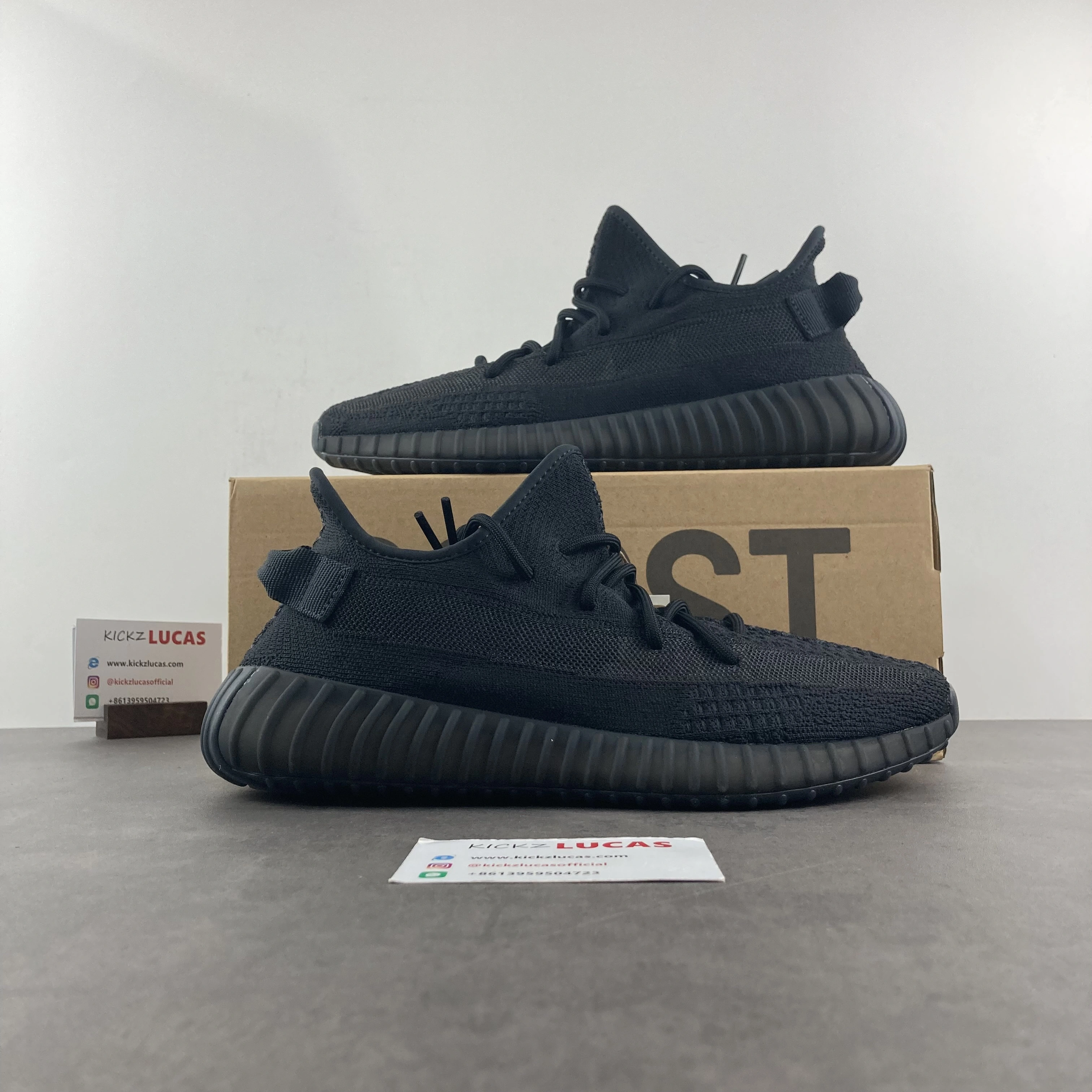 Stretchable Yeezy Boost 350 V2 Onyx HQ 2625