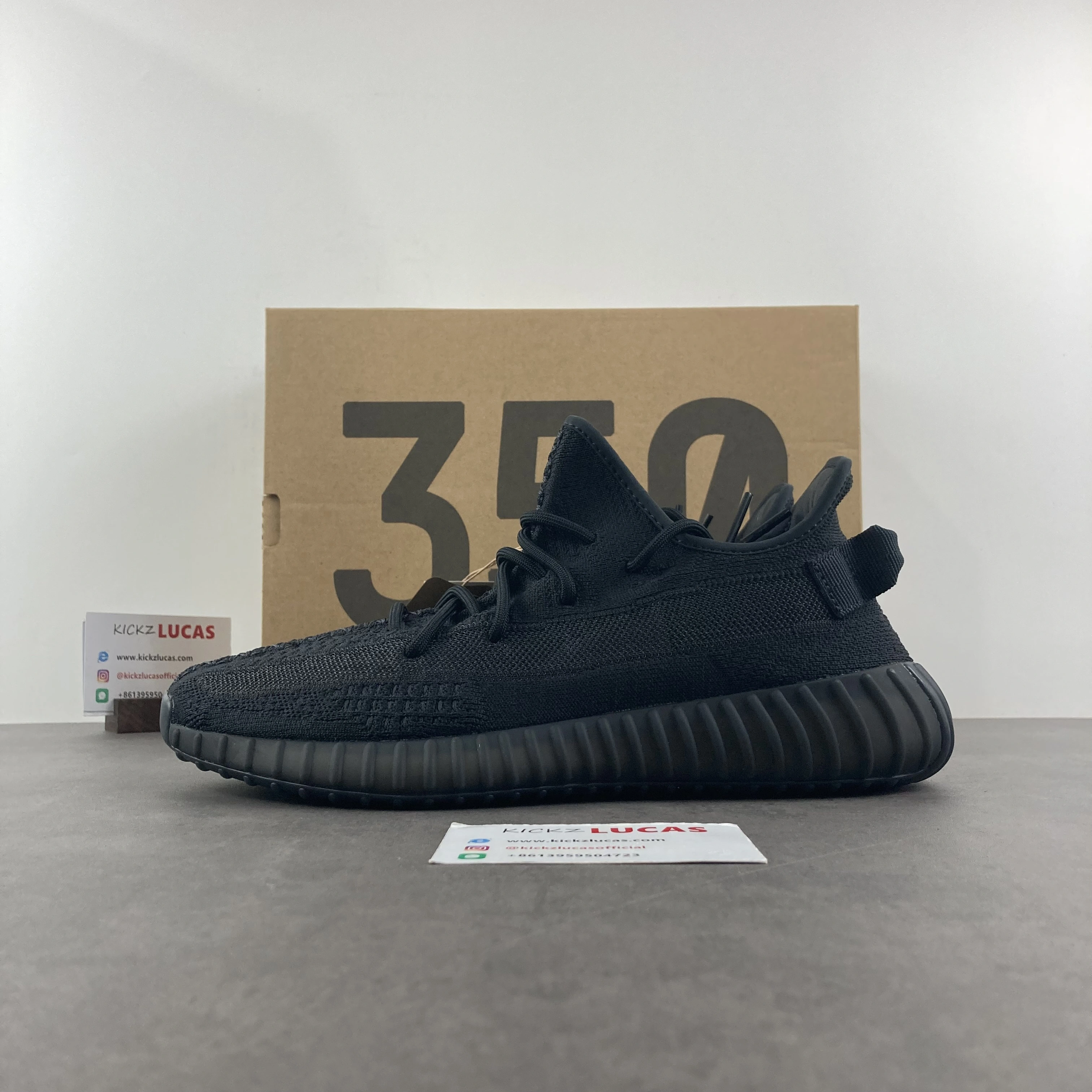 Stretchable Yeezy Boost 350 V2 Onyx HQ 2625