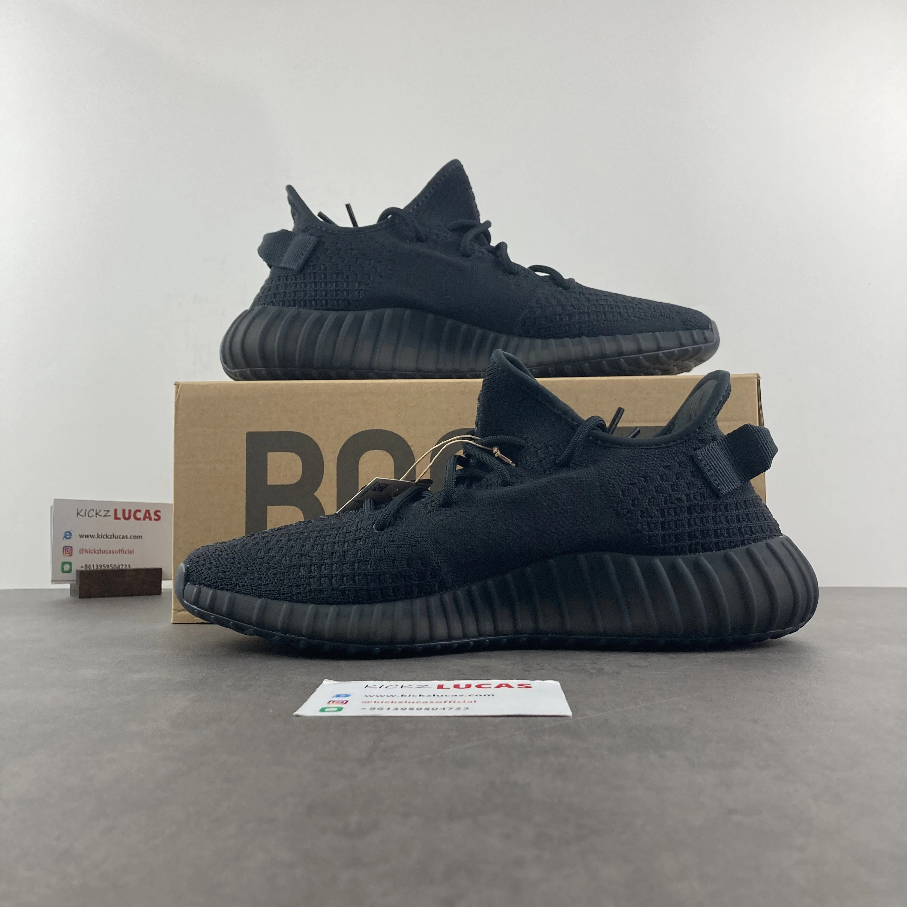 Stretchable Yeezy Boost 350 V2 Onyx HQ 2625
