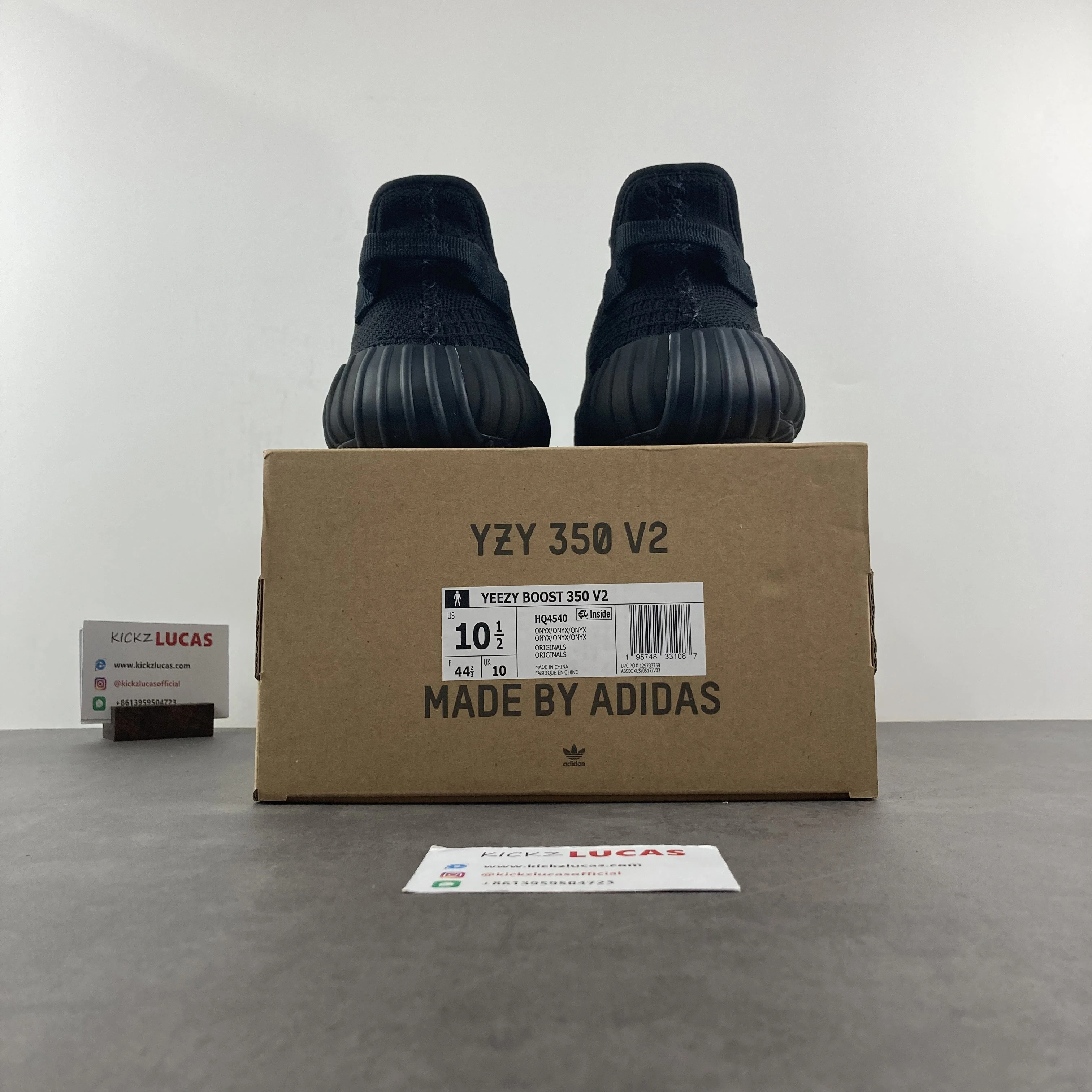 Stretchable Yeezy Boost 350 V2 Onyx HQ 2625