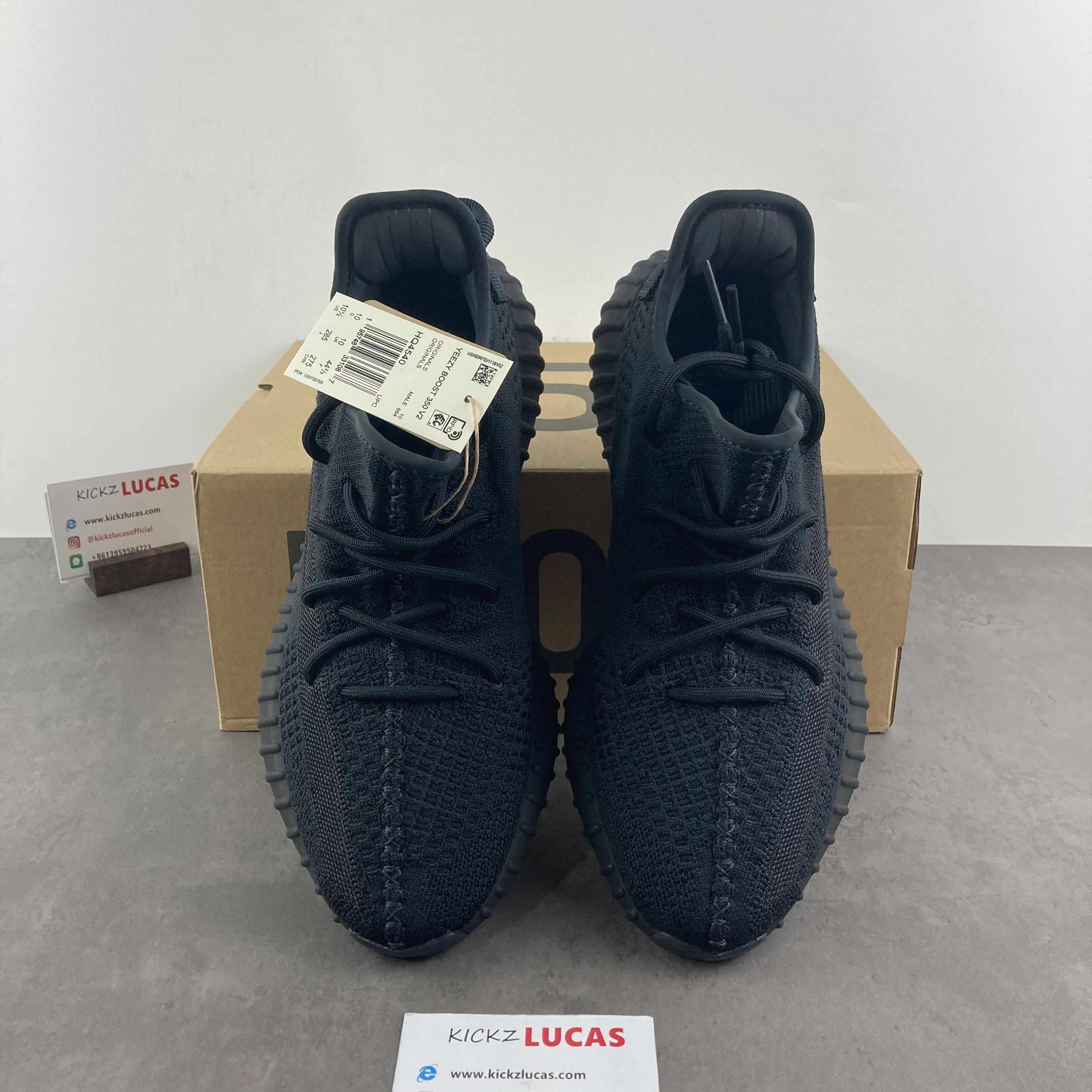 Stretchable Yeezy Boost 350 V2 Onyx HQ 2625