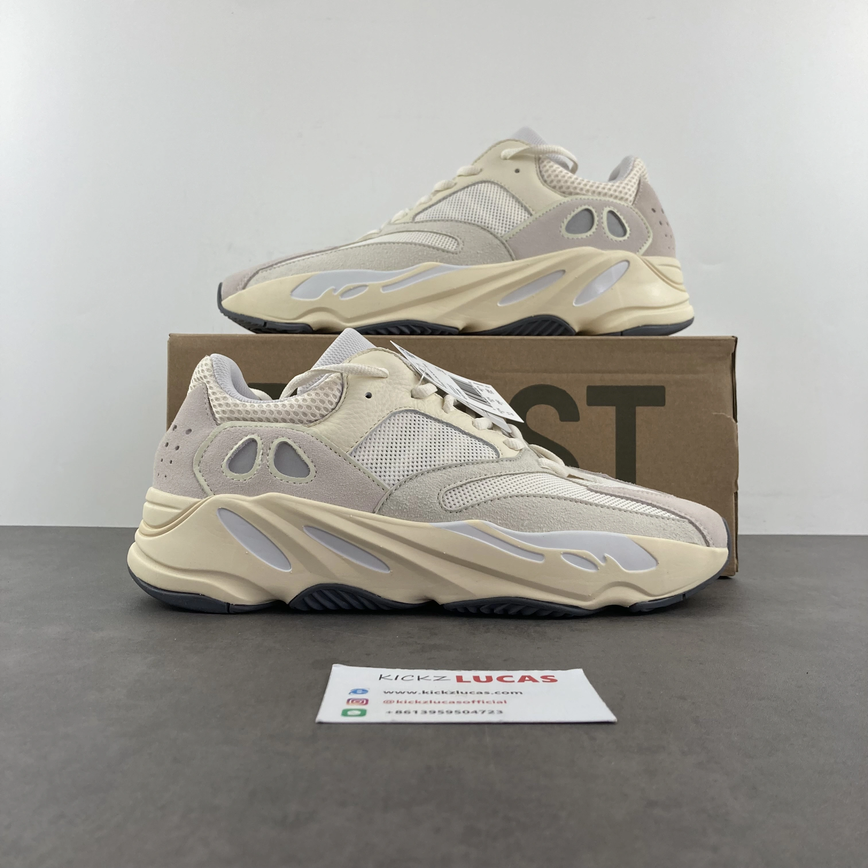 Yeezy Boost 700 Analog EG Cozy 2749