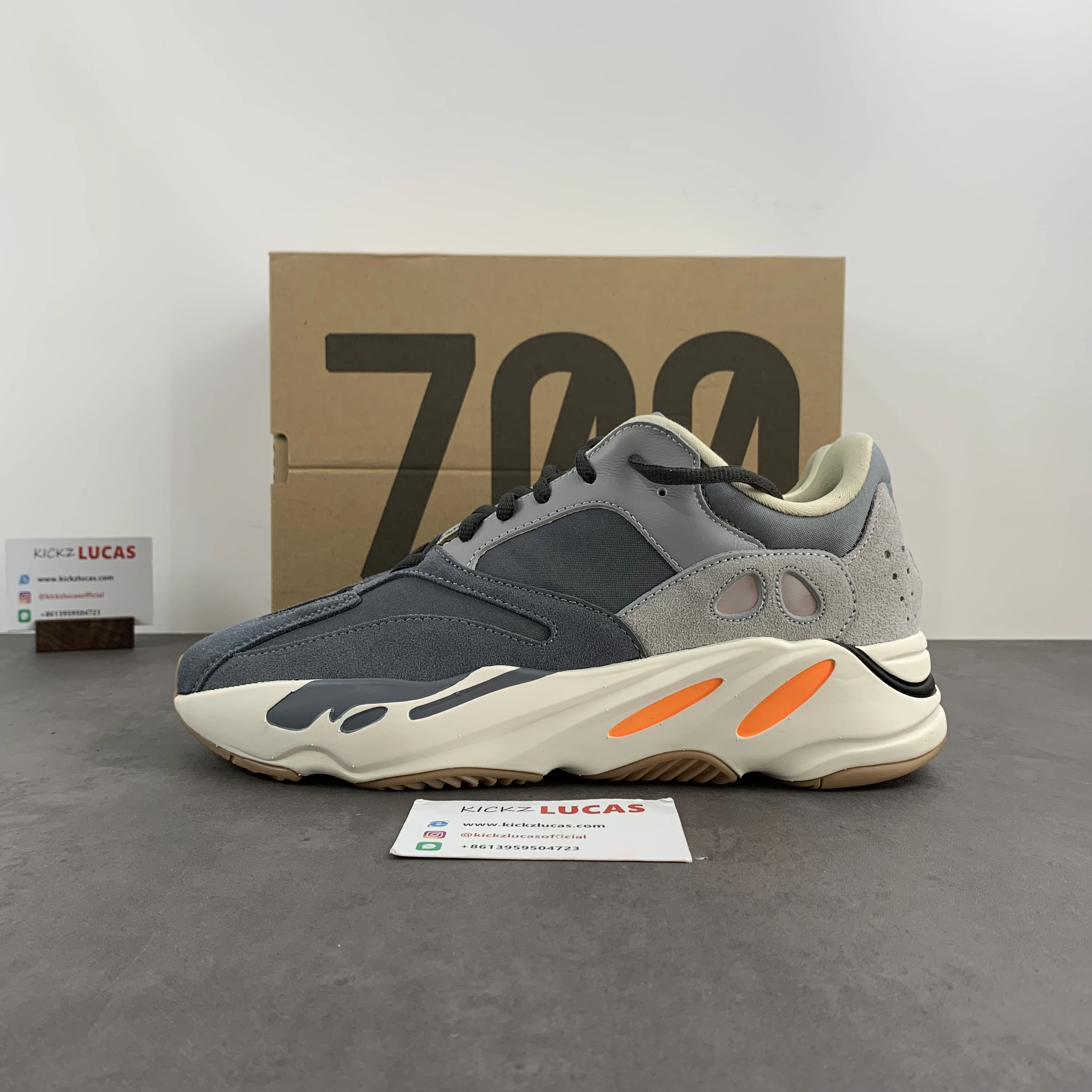 Yeezy Boost 700 Magnet FV Timeless 2742
