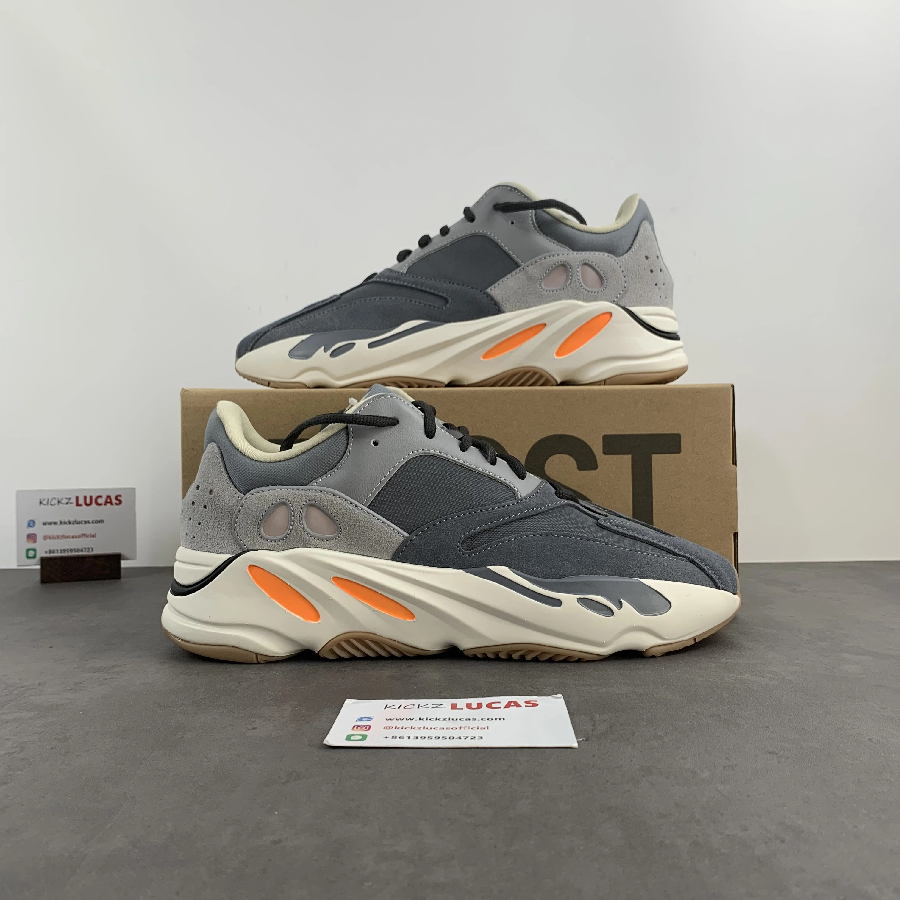 Yeezy Boost 700 Magnet FV Timeless 2742