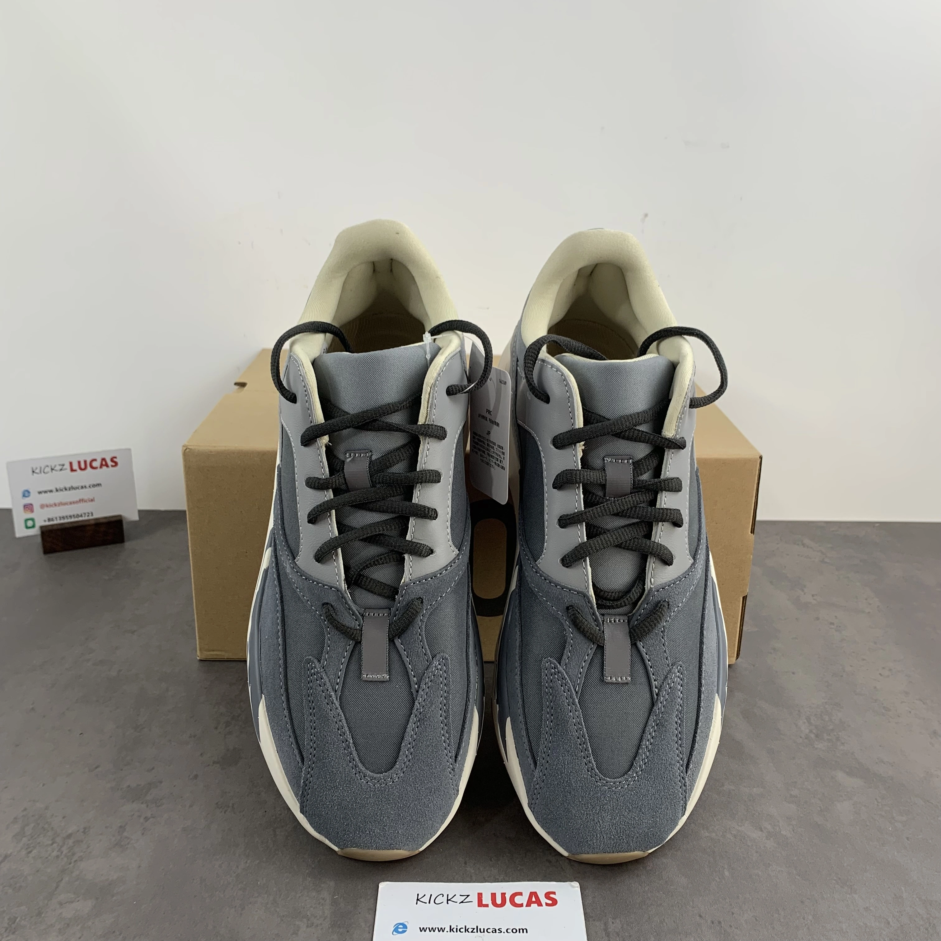 Yeezy Boost 700 Magnet FV Timeless 2742