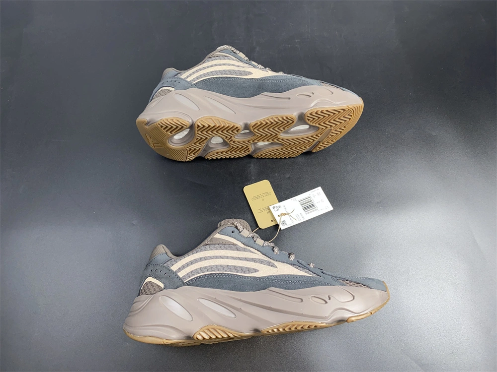 RelaxedFit Yeezy Boost 700 V2 EG 2724