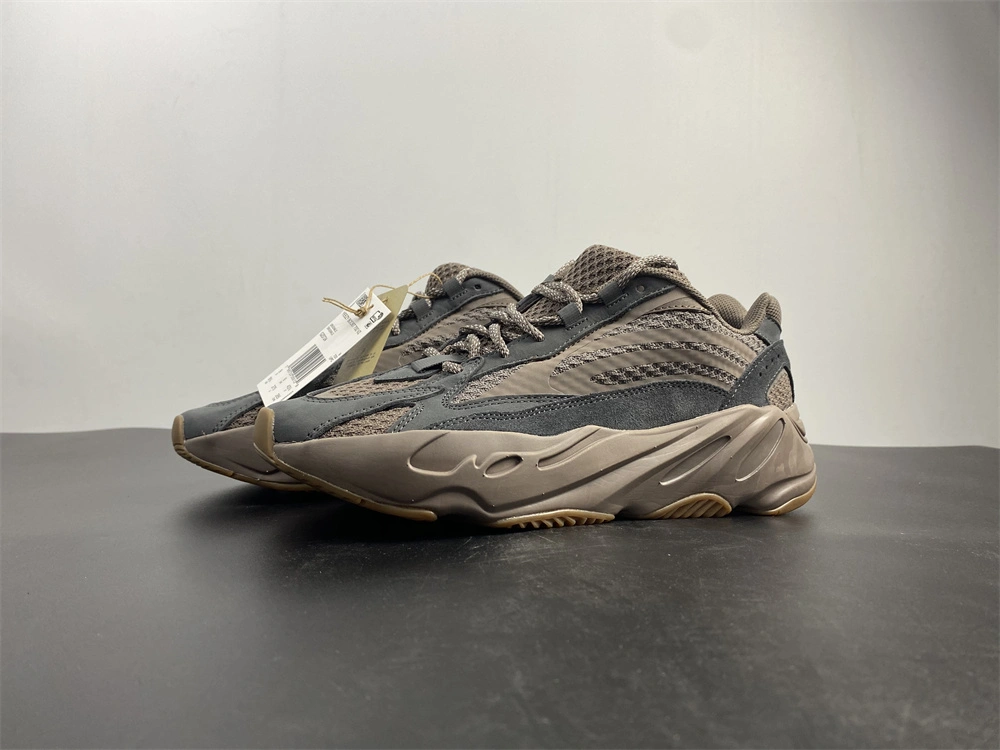 RelaxedFit Yeezy Boost 700 V2 EG 2724