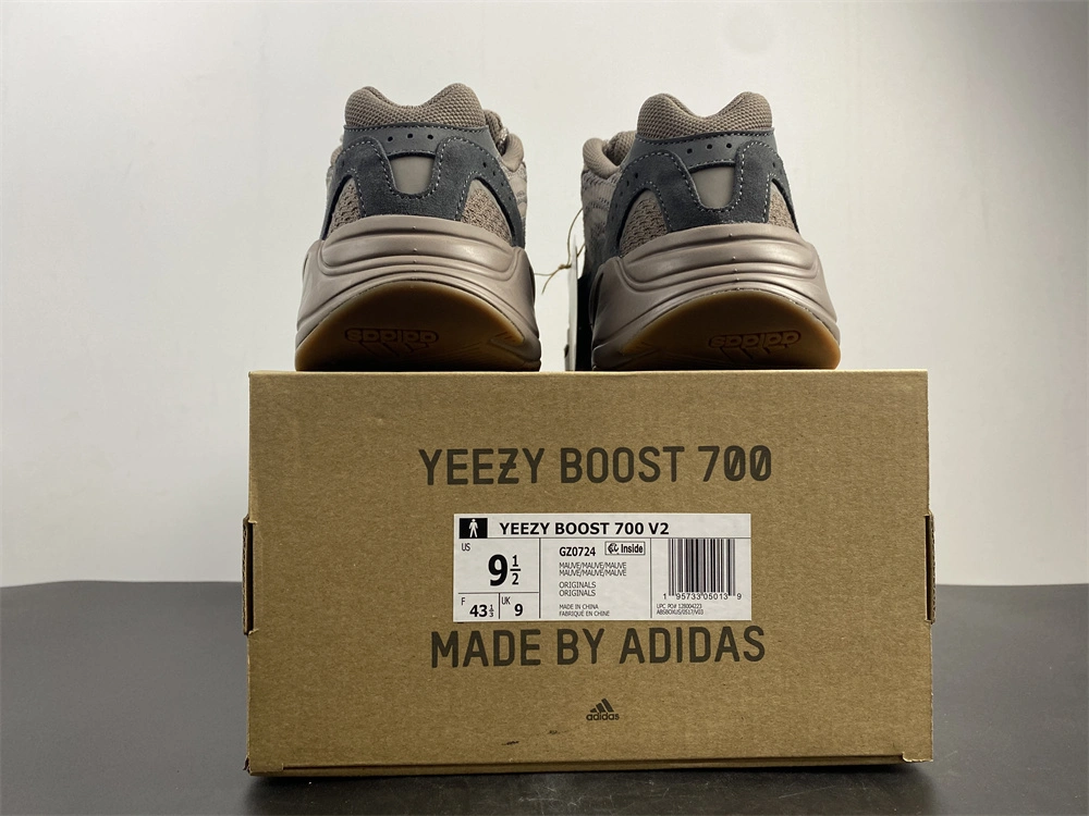 RelaxedFit Yeezy Boost 700 V2 EG 2724