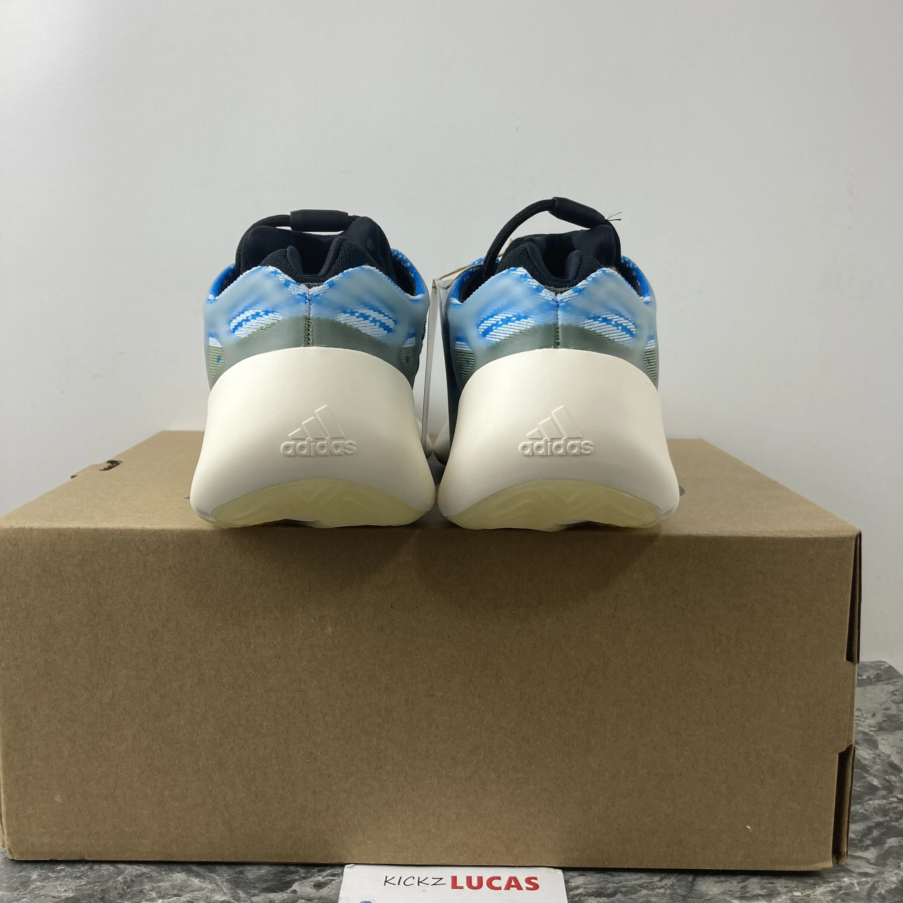 Yeezy Boost 700 V3 Azareth G Effortless 2733