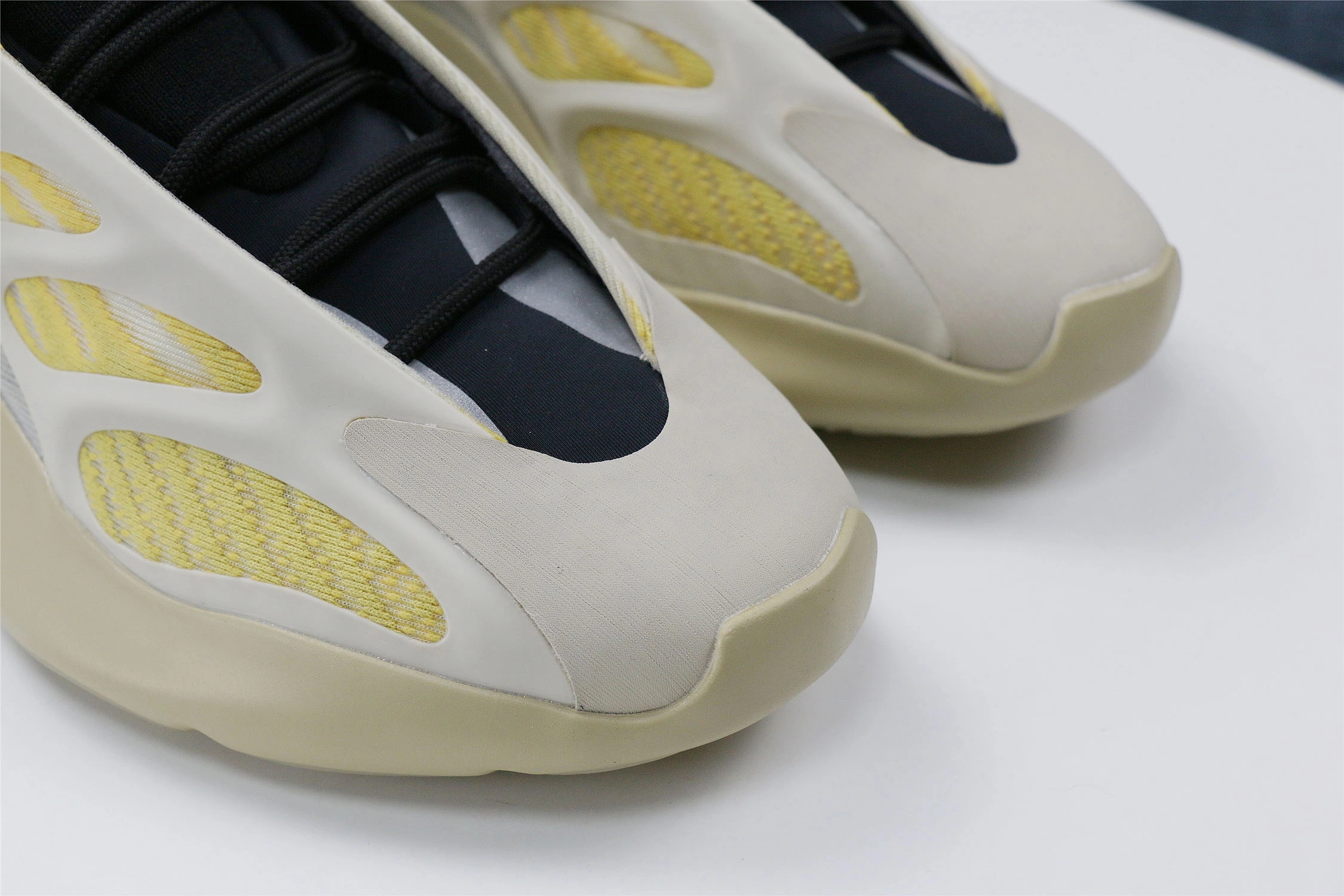 Seasonal Yeezy Boost 700 V3 Safflower 2734