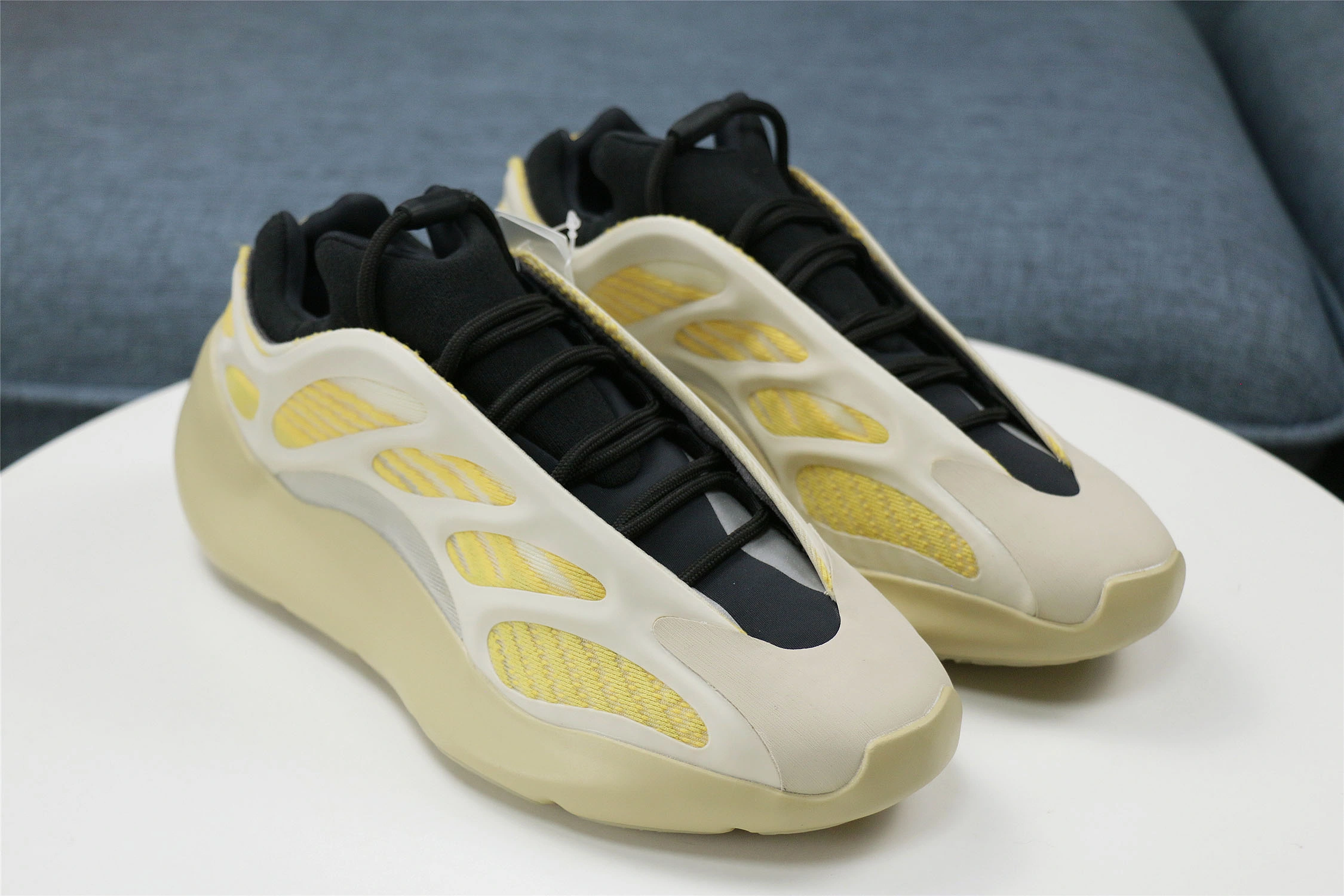 Seasonal Yeezy Boost 700 V3 Safflower 2734