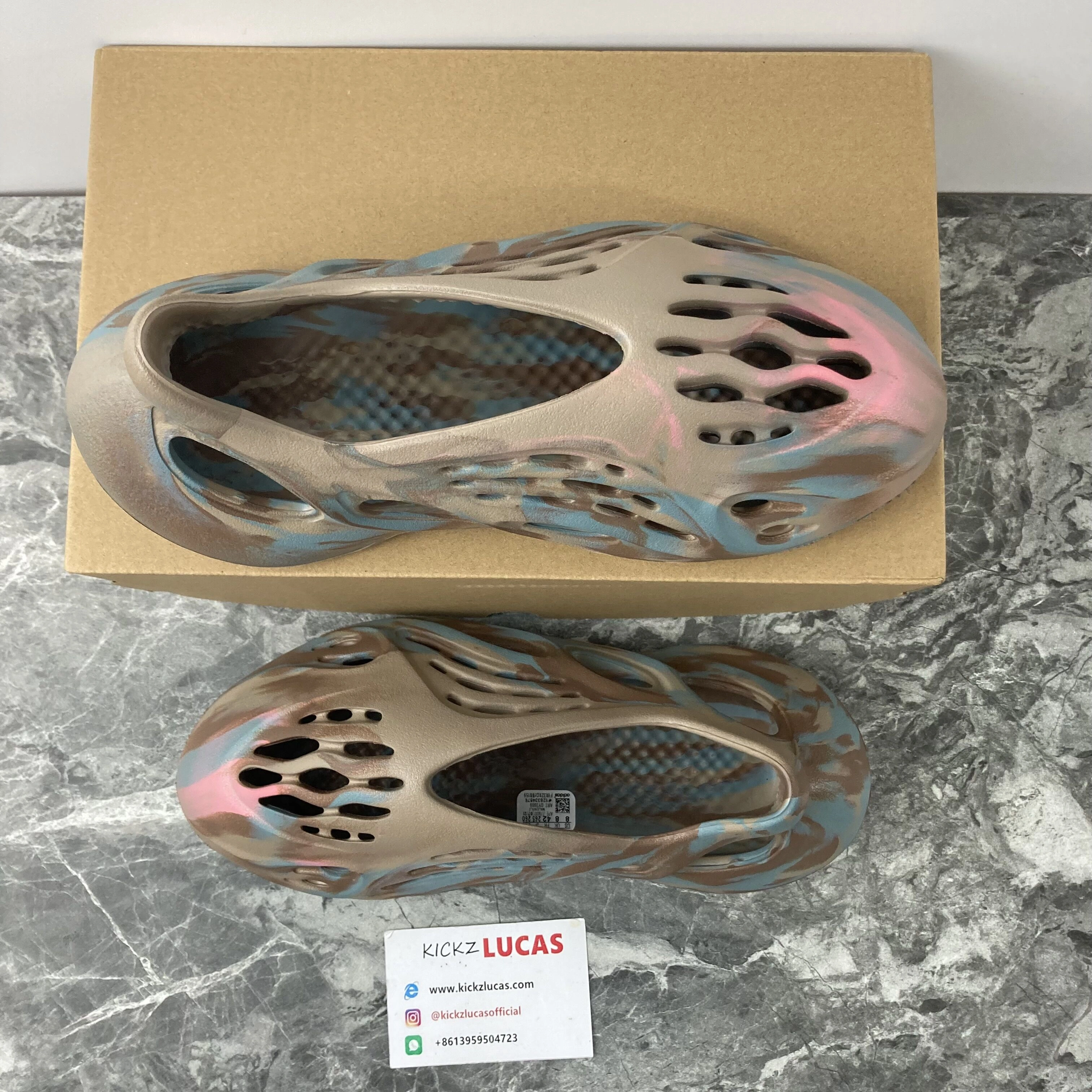 Unique Yeezy Foam RNNR MX Sand Grey GY 2597