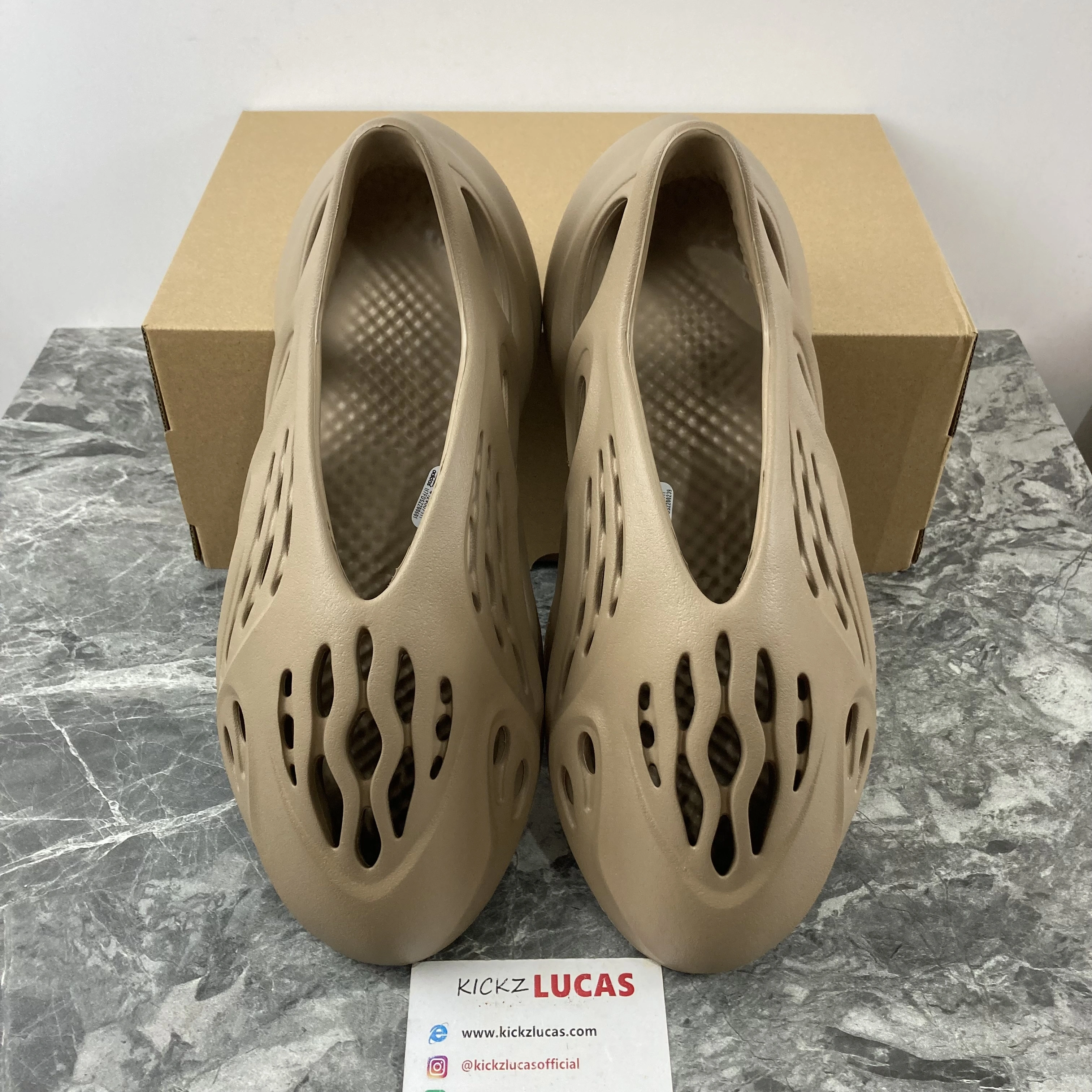 Yeezy Foam RNNR Mist GV ZipUp 2583