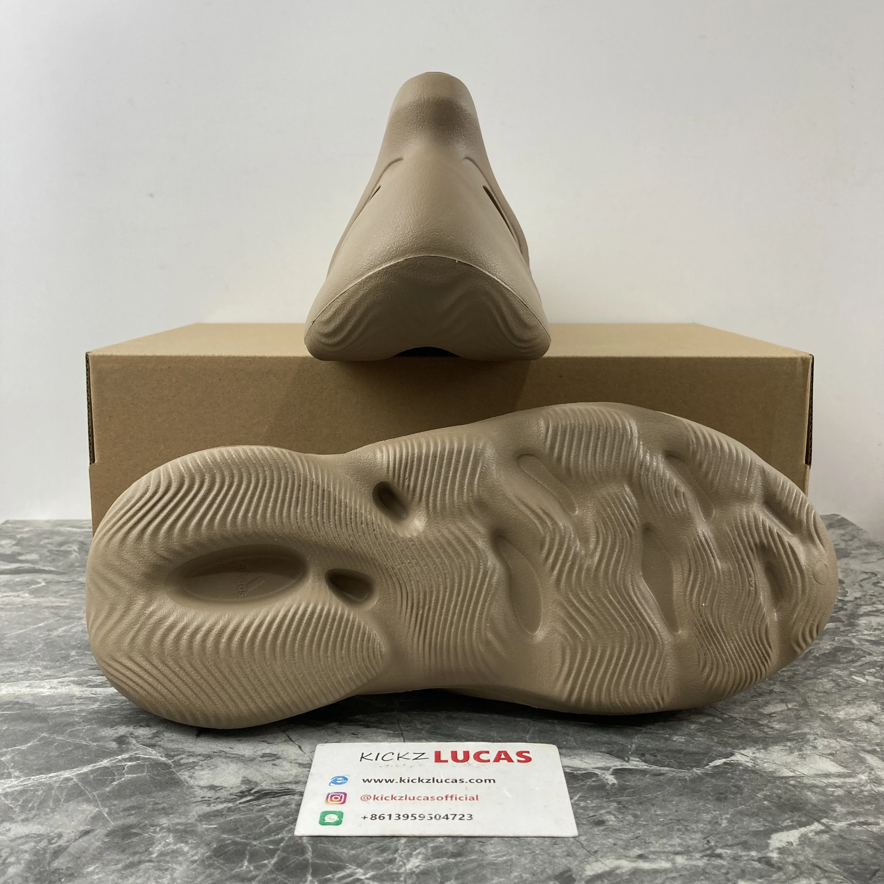 Yeezy Foam RNNR Mist GV ZipUp 2583