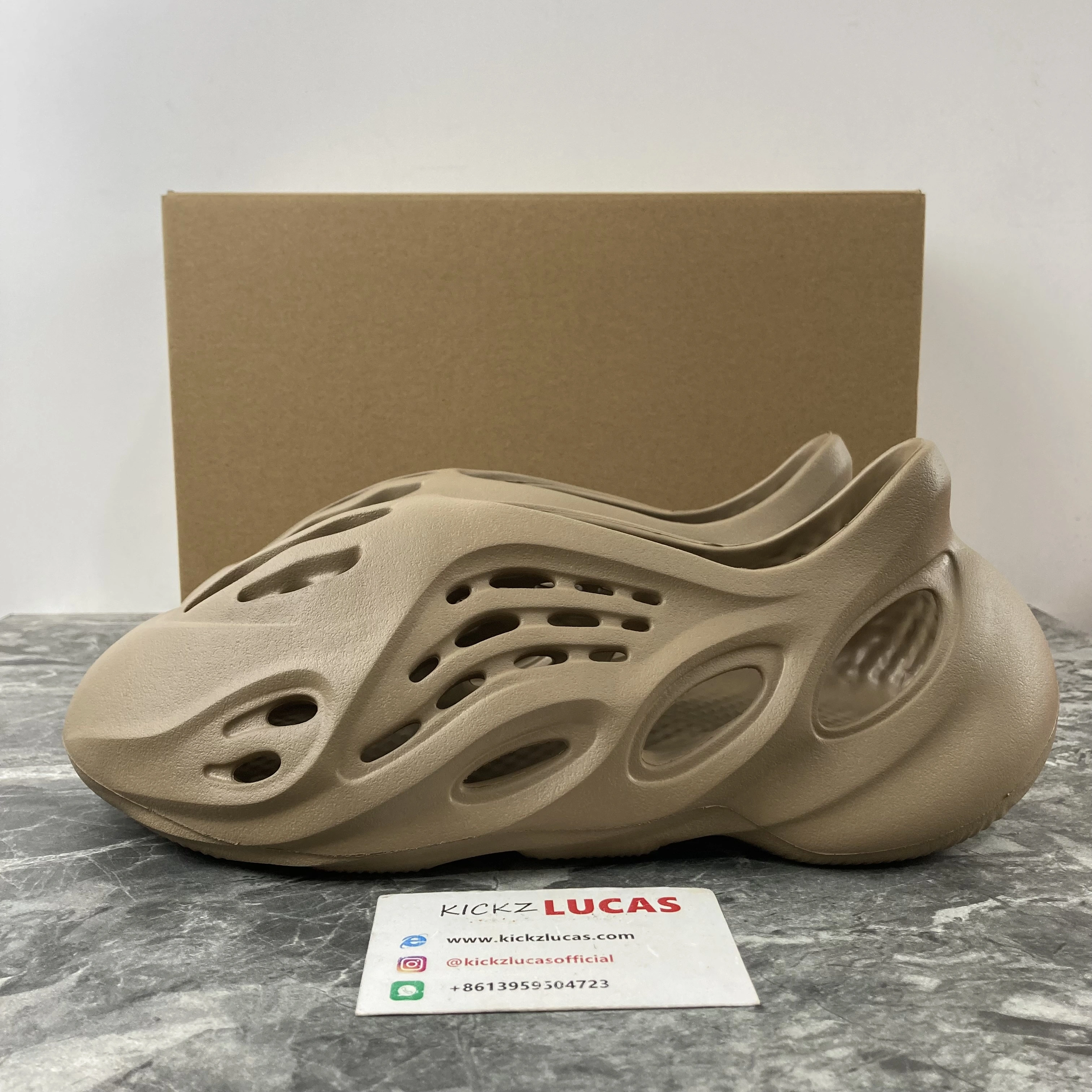 Yeezy Foam RNNR Mist GV ZipUp 2583