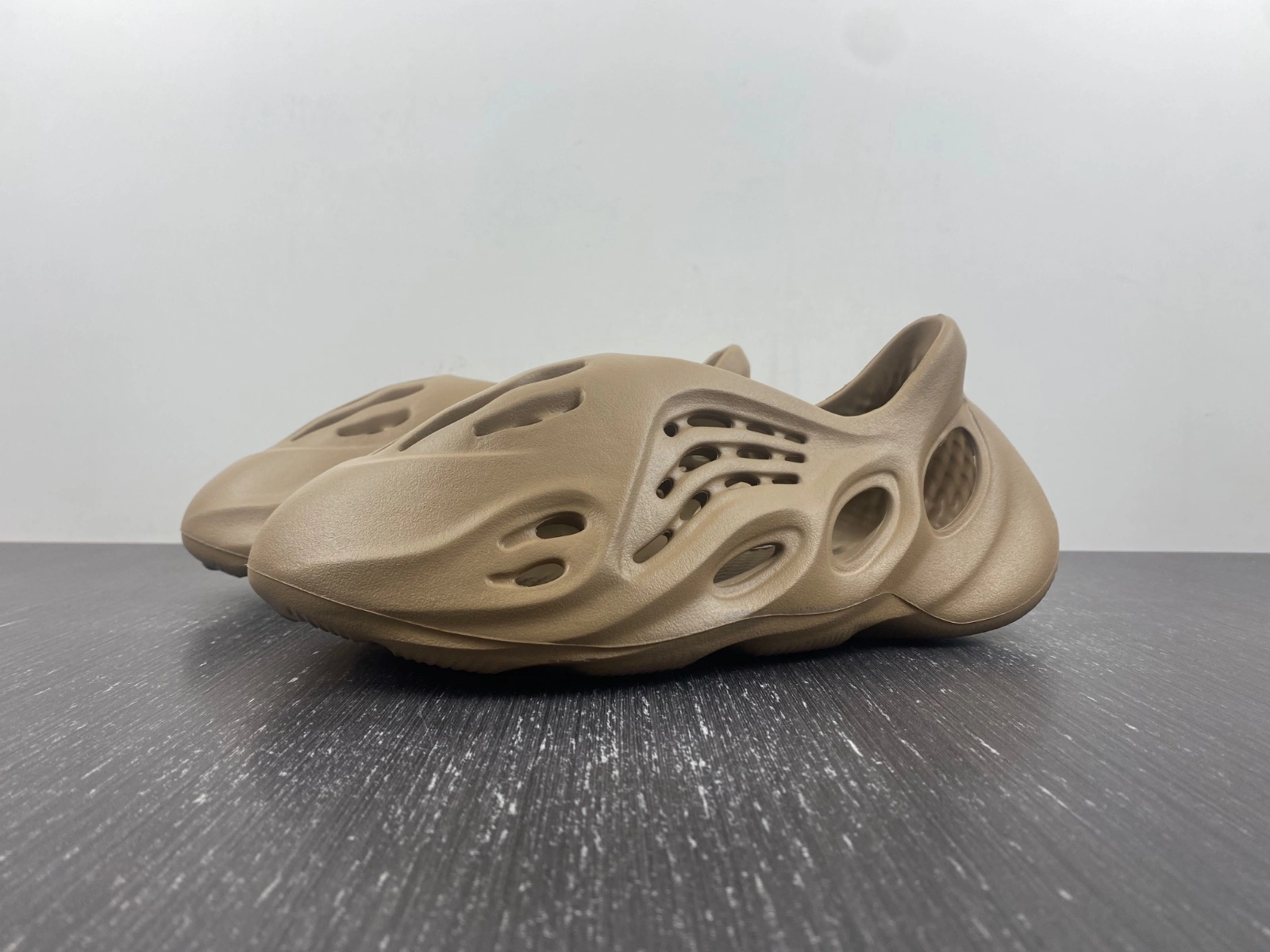 Minimalist Yeezy Foam RNR Clay Taupe GV 2577