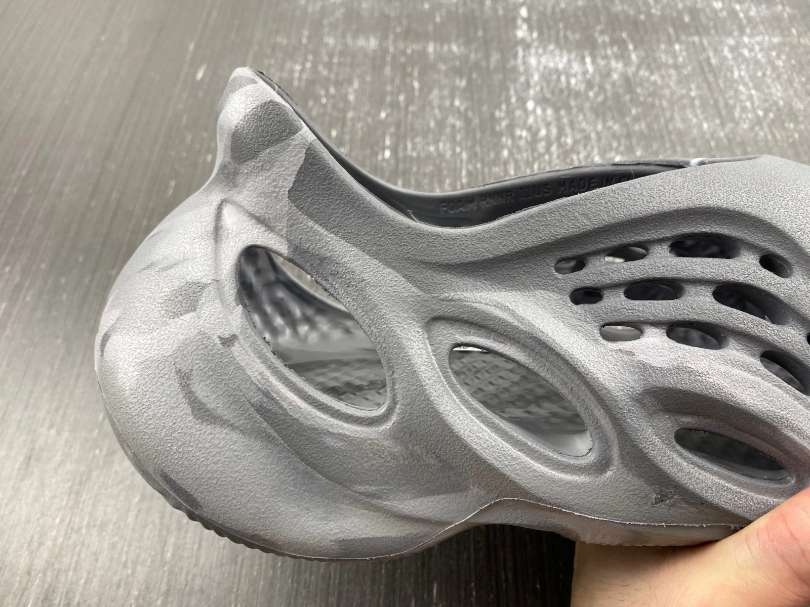 Supportive Yeezy Foam RNR MX Granite IE 2574