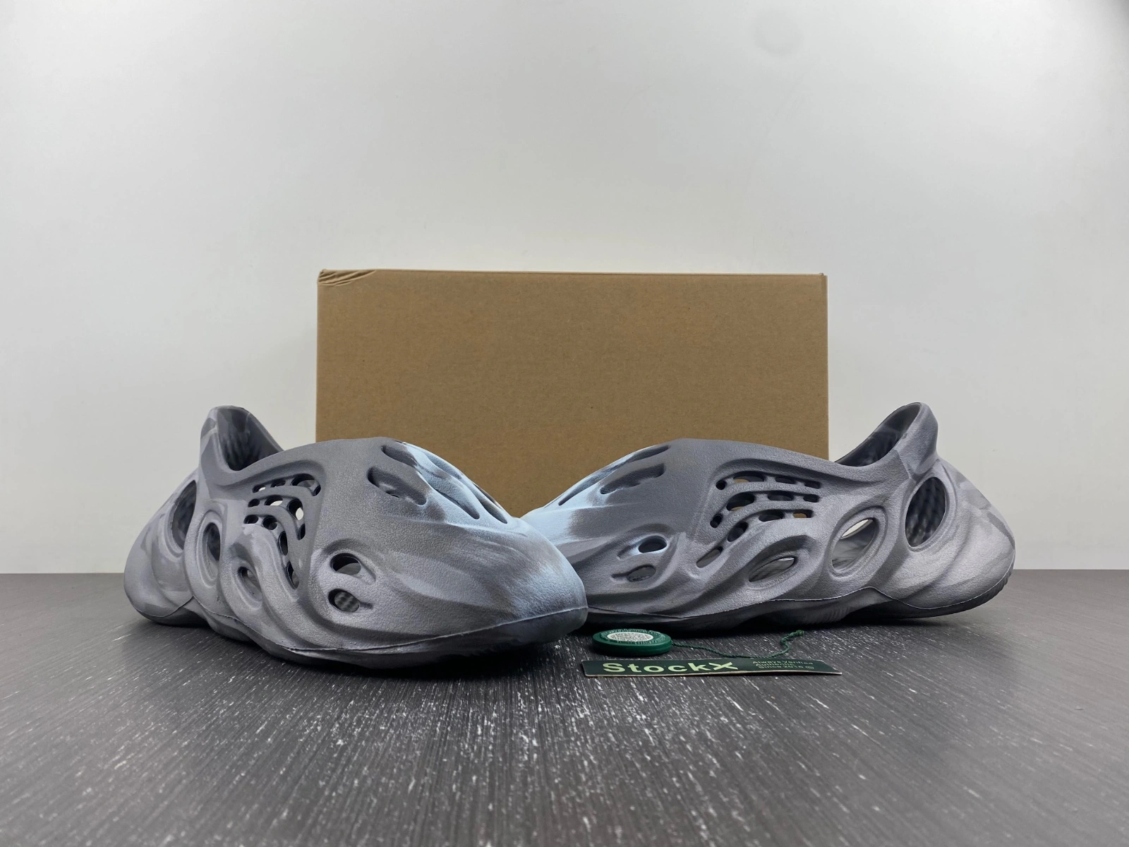 Supportive Yeezy Foam RNR MX Granite IE 2574
