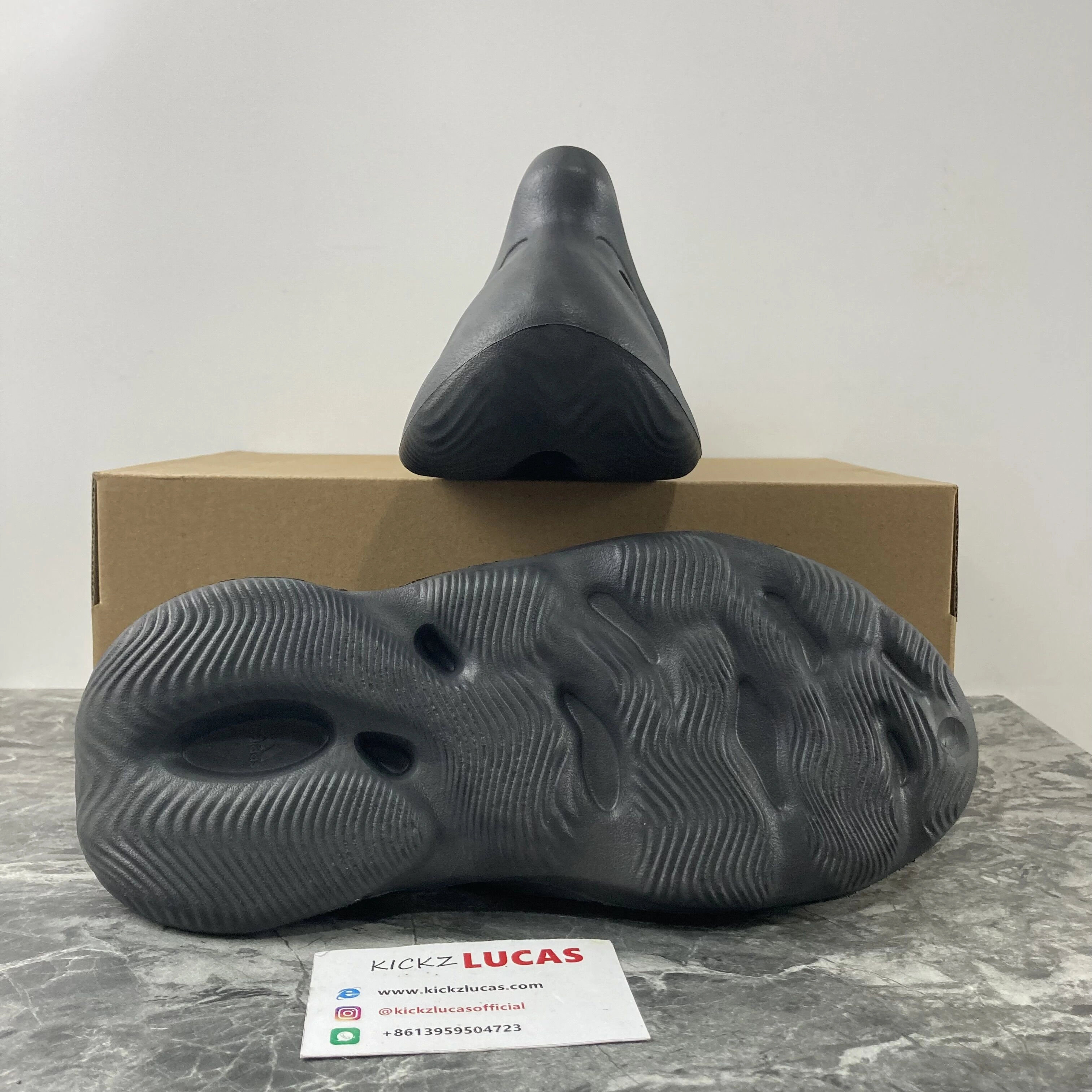 Yeezy Foam RNR Onyx HP Lightweight 2588