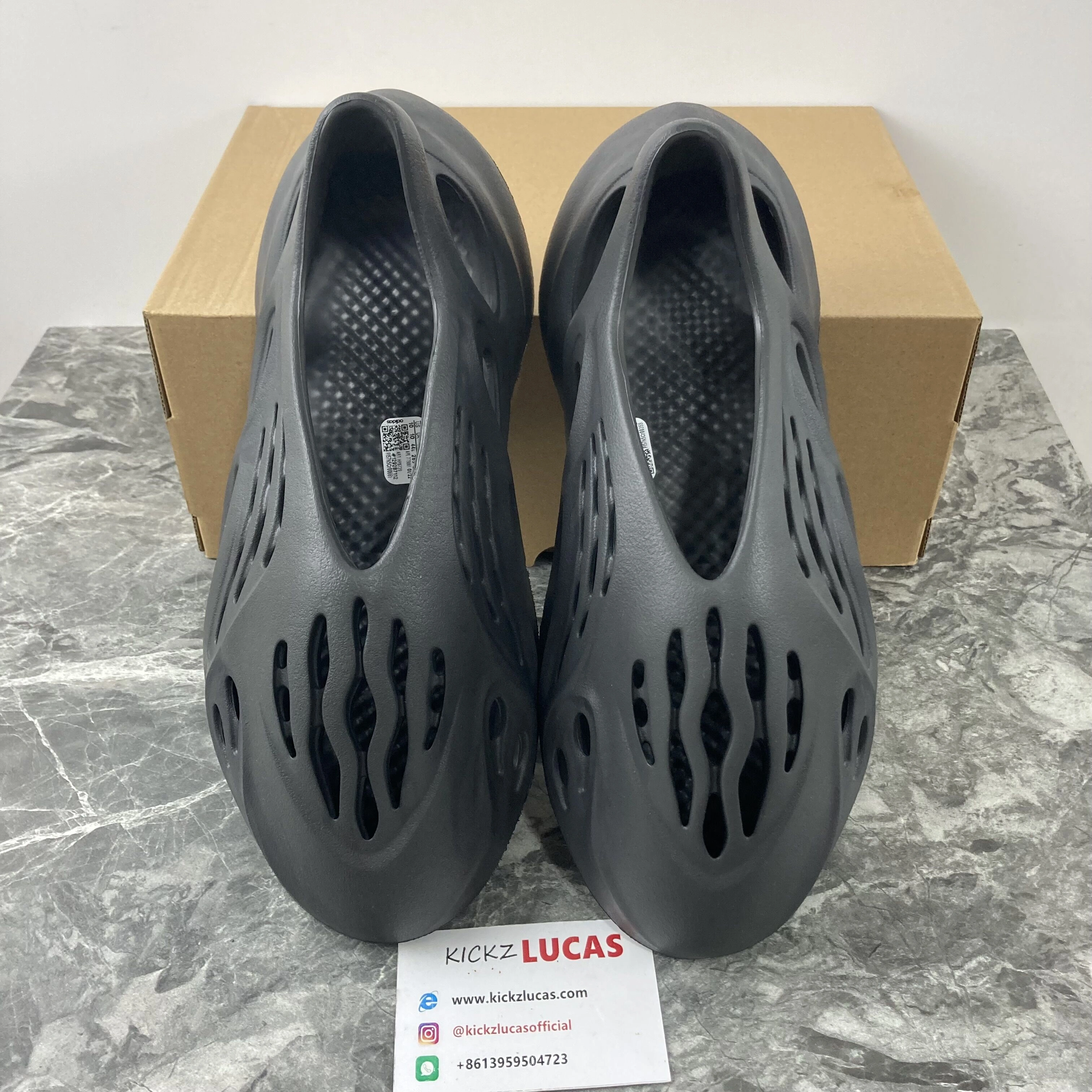 Yeezy Foam RNR Onyx HP Lightweight 2588