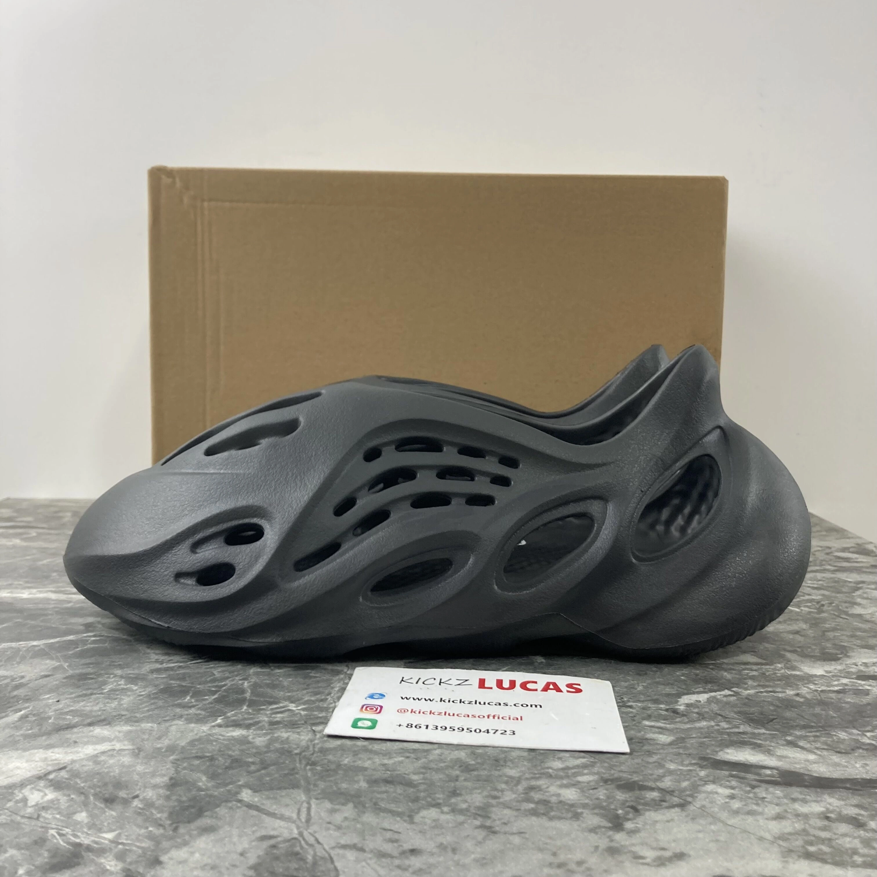 Yeezy Foam RNR Onyx HP Lightweight 2588