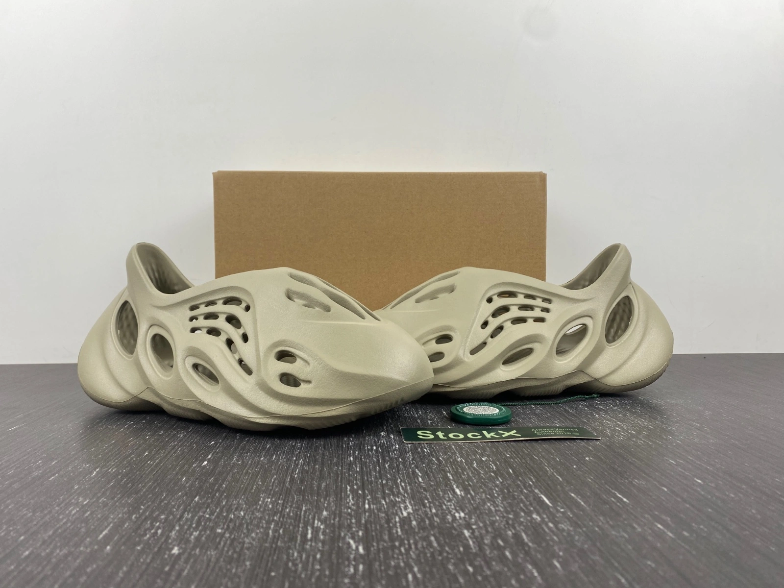 Yeezy Foam RNR Stone Salt GV WaterResistant 2576