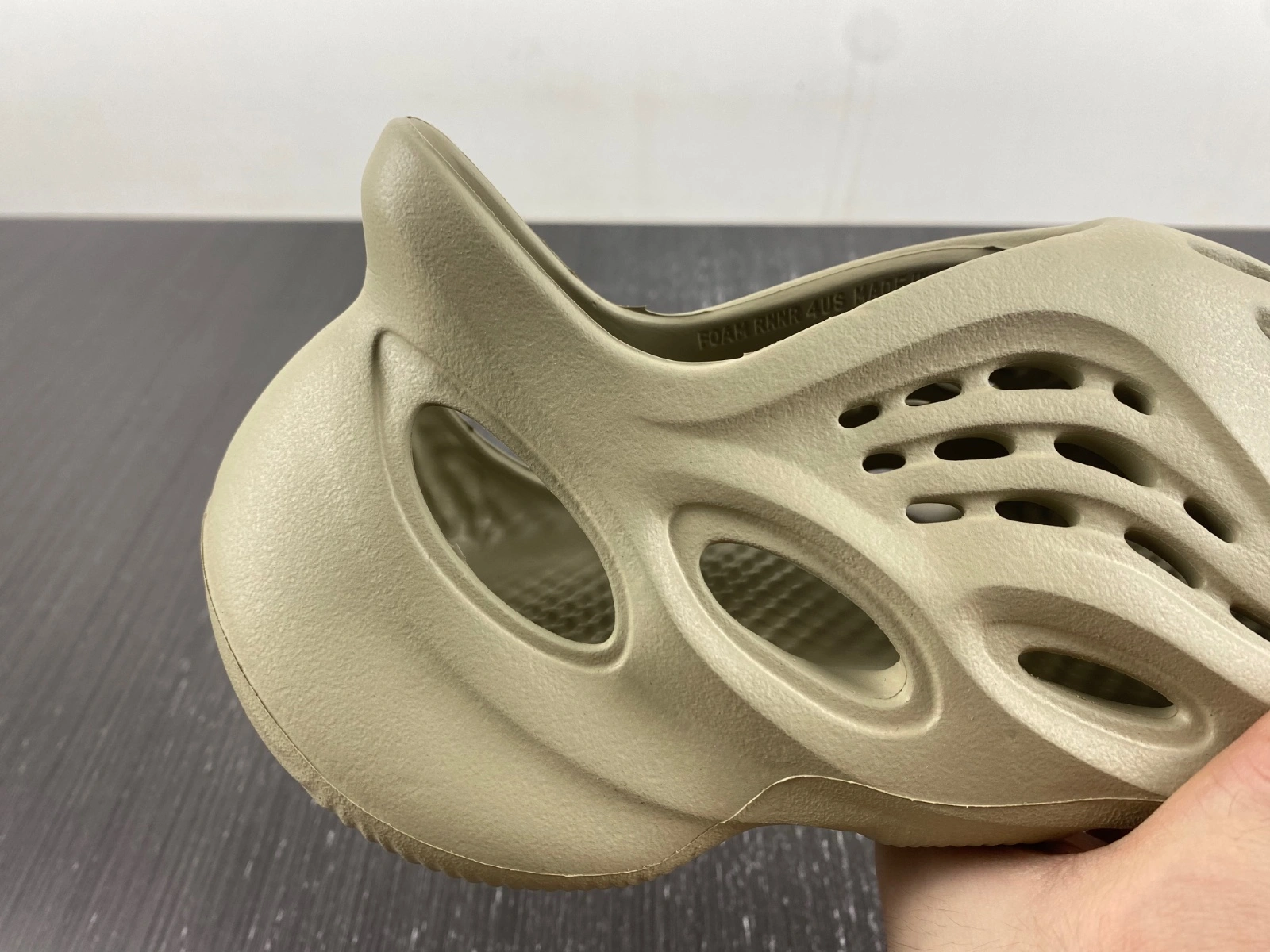 Yeezy Foam RNR Stone Salt GV WaterResistant 2576