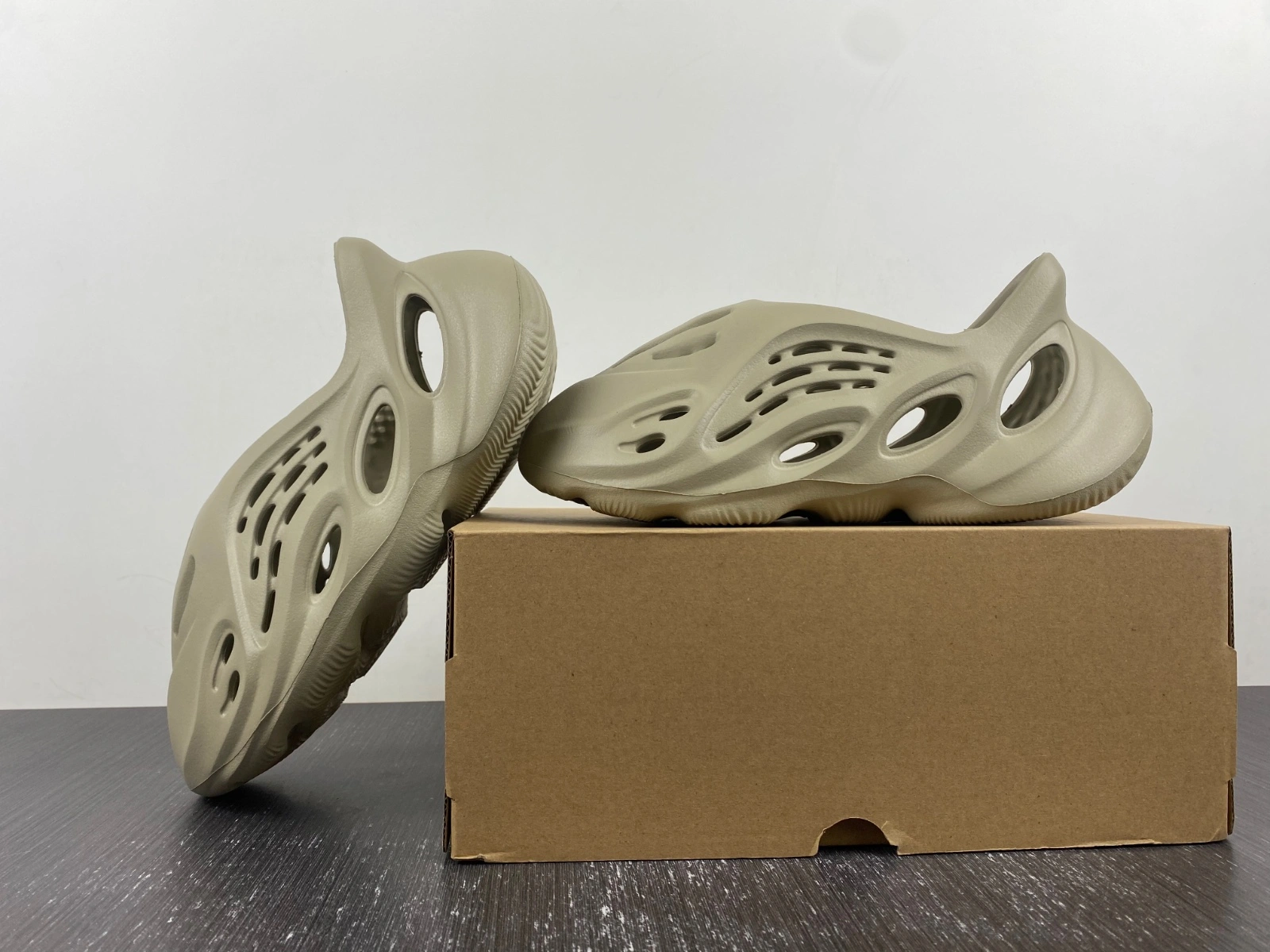 Yeezy Foam RNR Stone Salt GV WaterResistant 2576