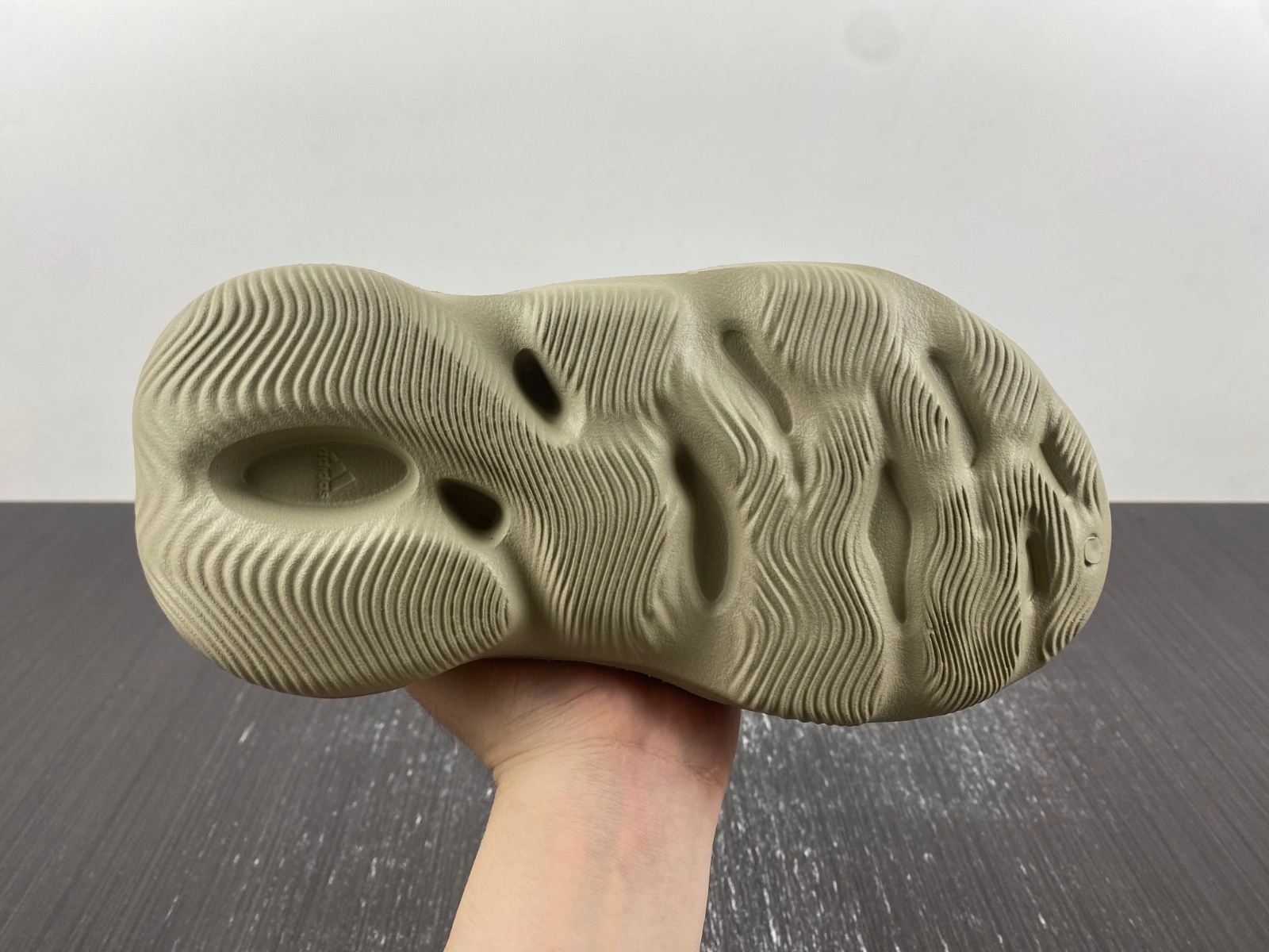 Yeezy Foam RNR Stone Salt GV WaterResistant 2576
