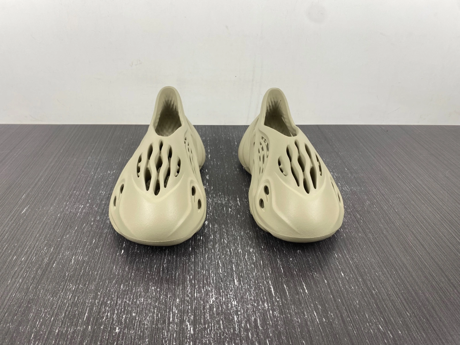 Yeezy Foam RNR Stone Salt GV WaterResistant 2576