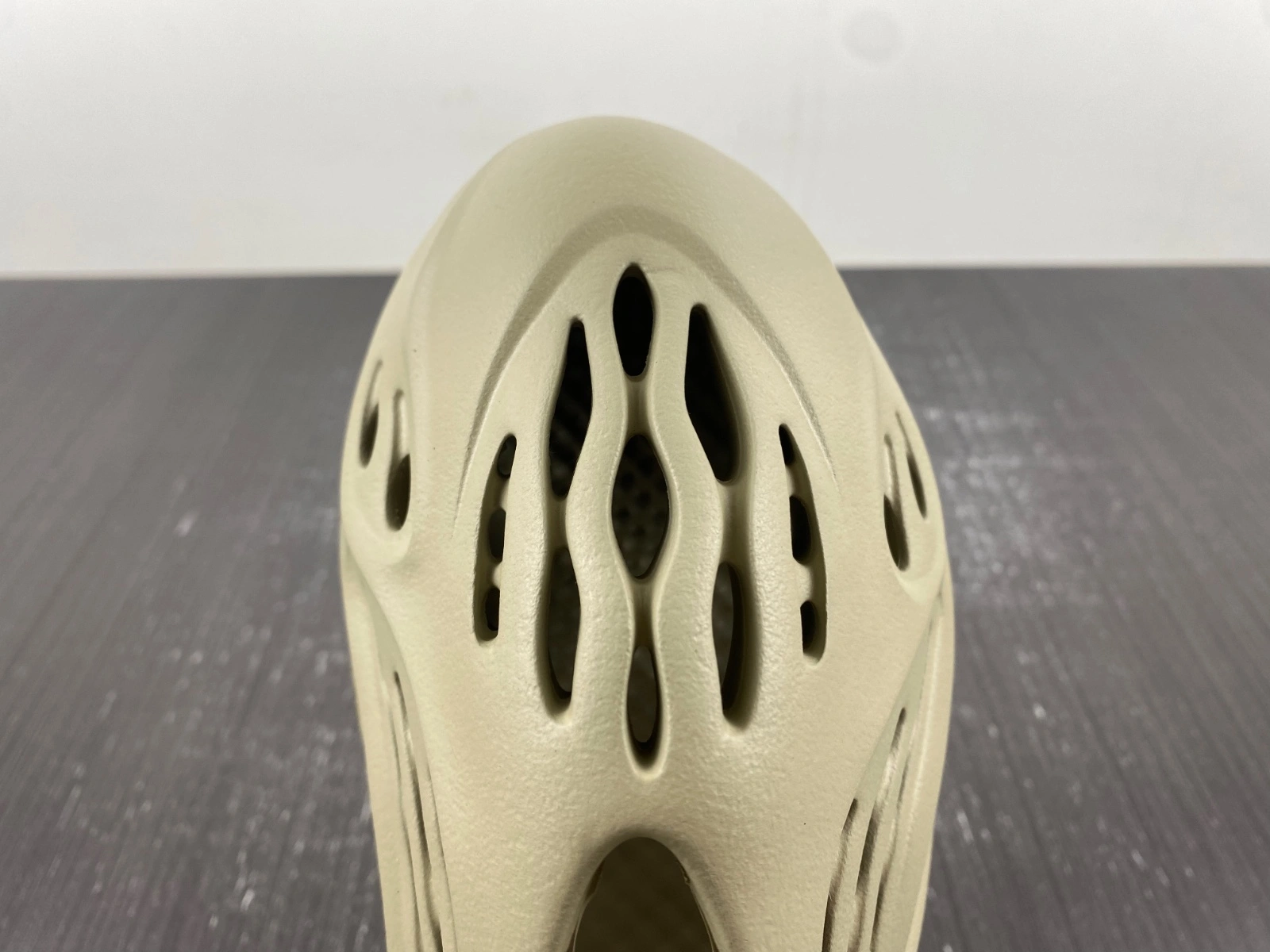 Yeezy Foam RNR Stone Salt GV WaterResistant 2576
