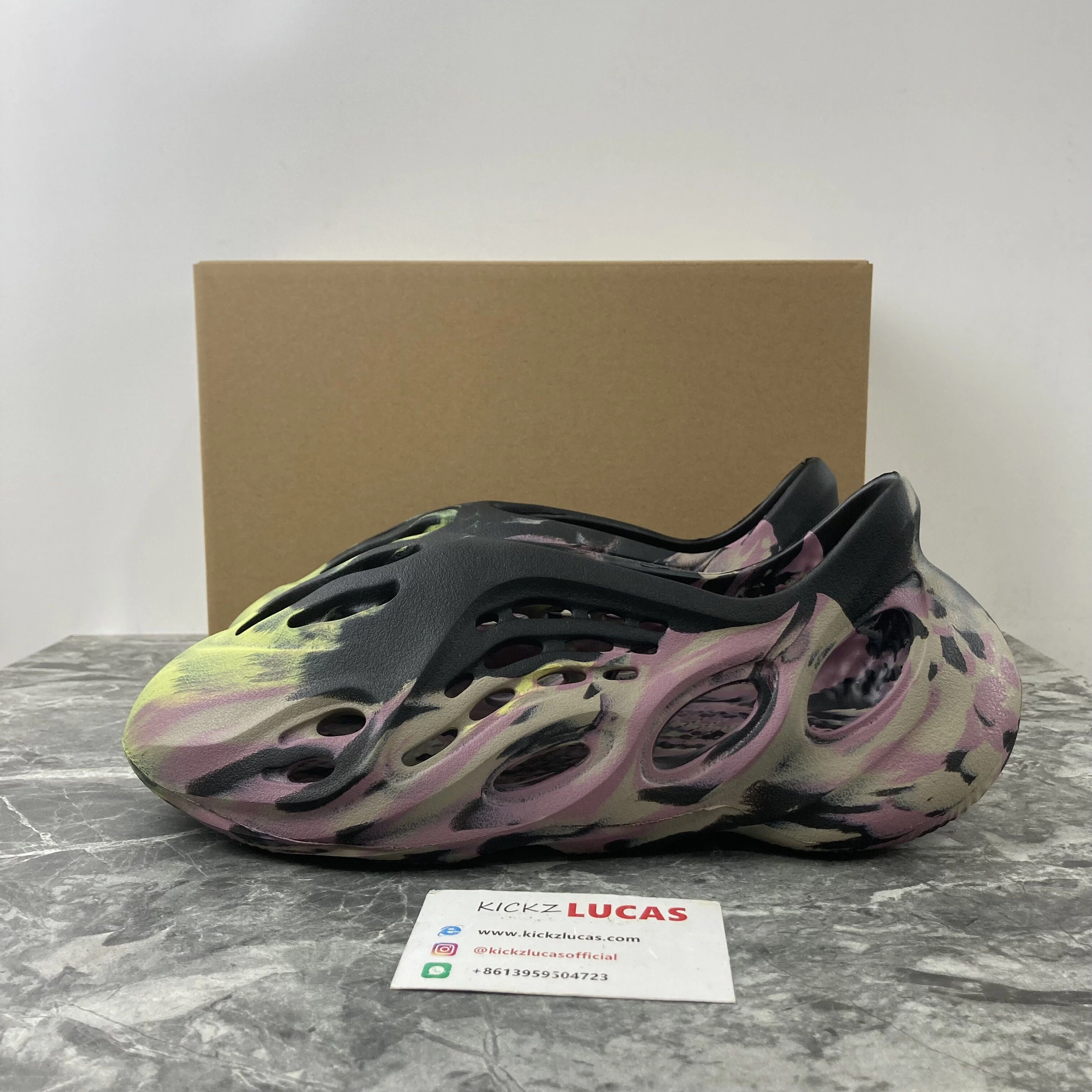 AllSeason Yeezy Foam Runner MX Carbon IG 2587