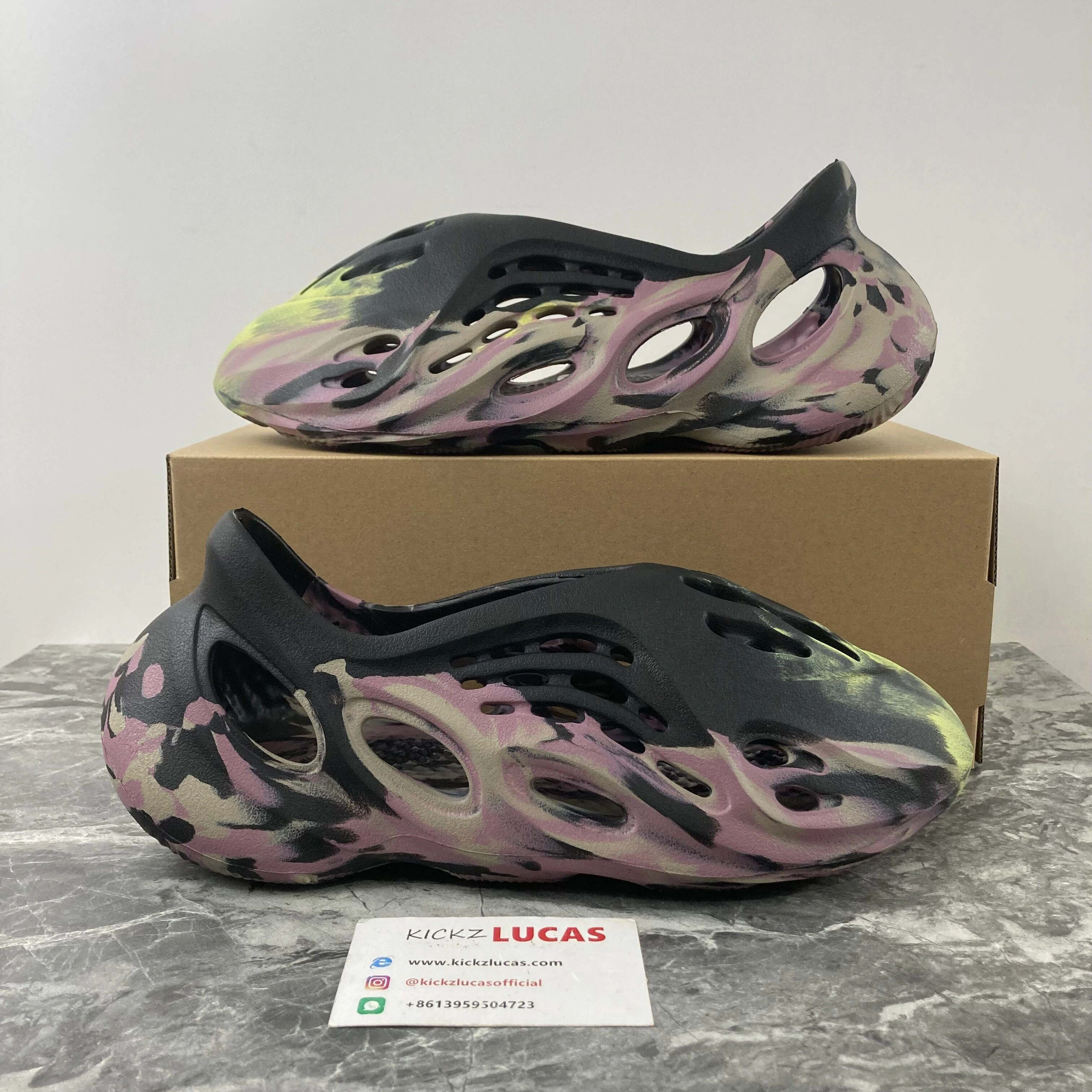 AllSeason Yeezy Foam Runner MX Carbon IG 2587