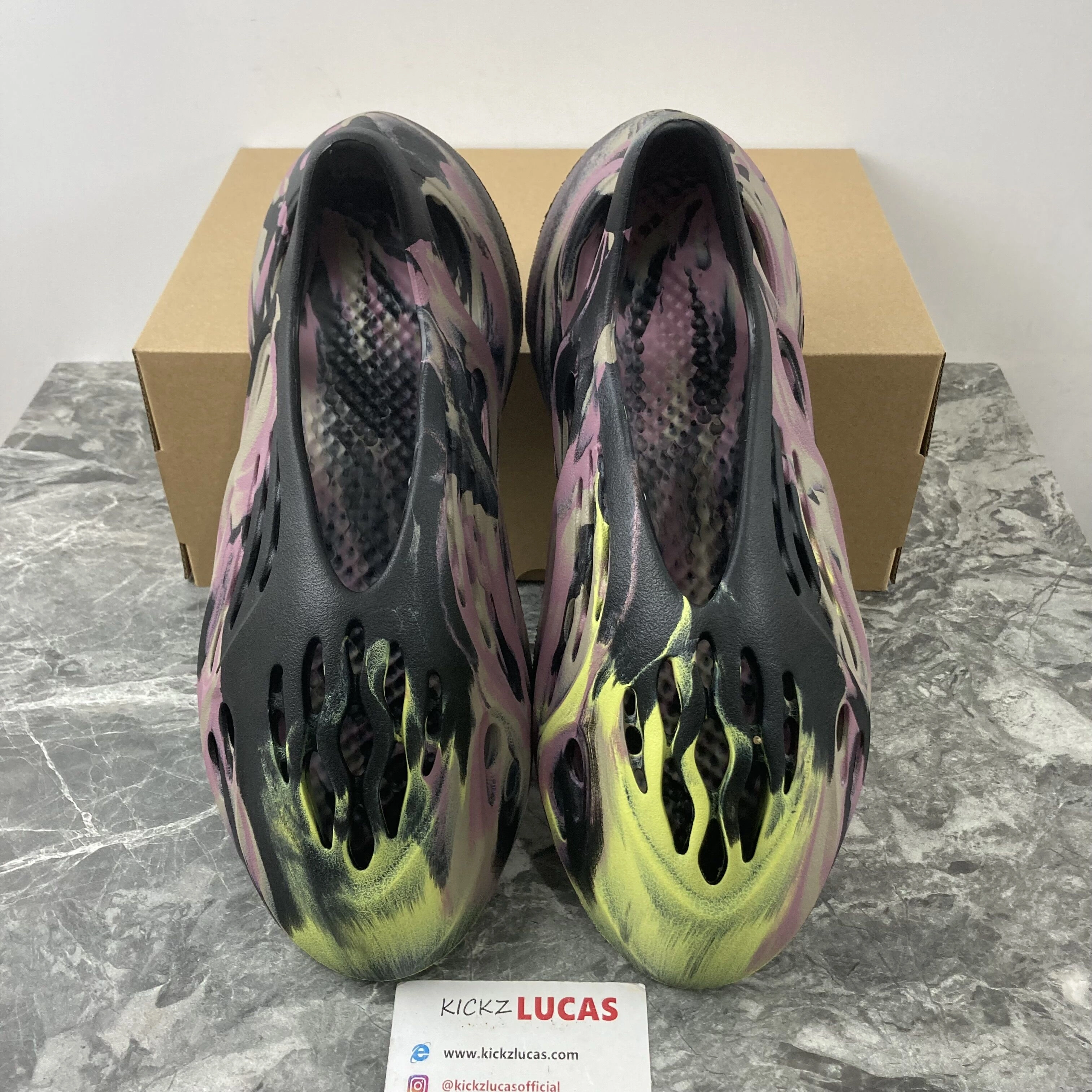 AllSeason Yeezy Foam Runner MX Carbon IG 2587