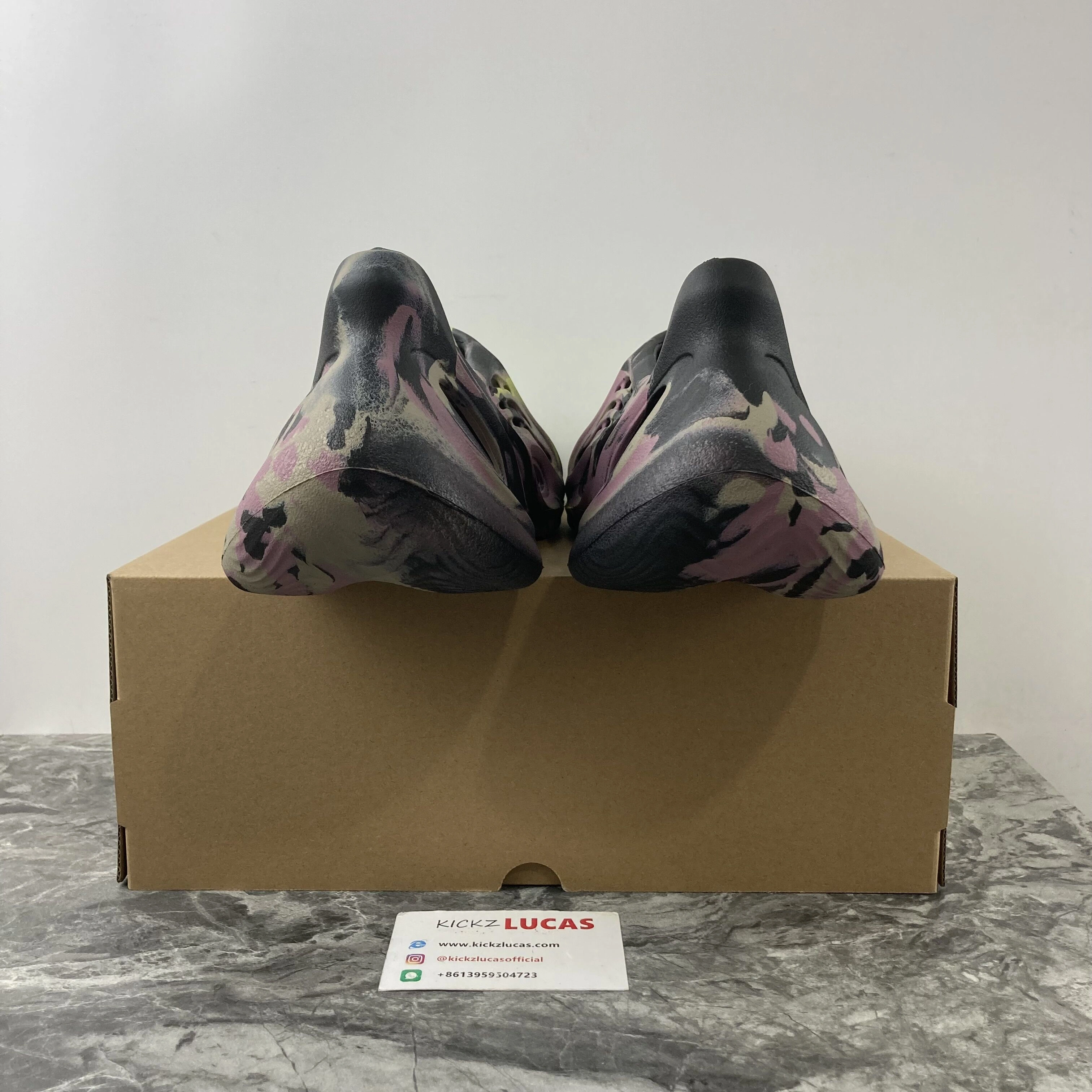AllSeason Yeezy Foam Runner MX Carbon IG 2587