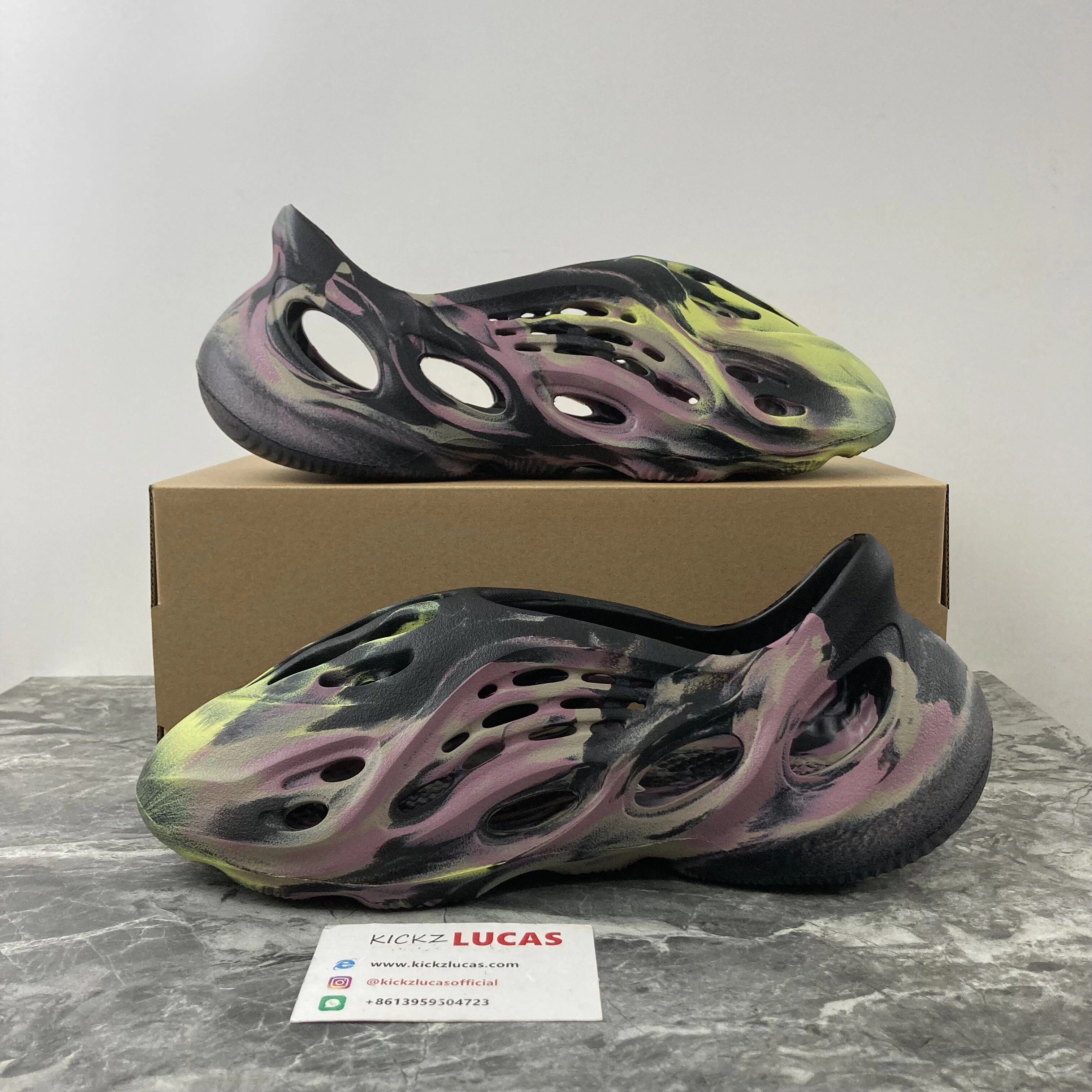 AllSeason Yeezy Foam Runner MX Carbon IG 2587