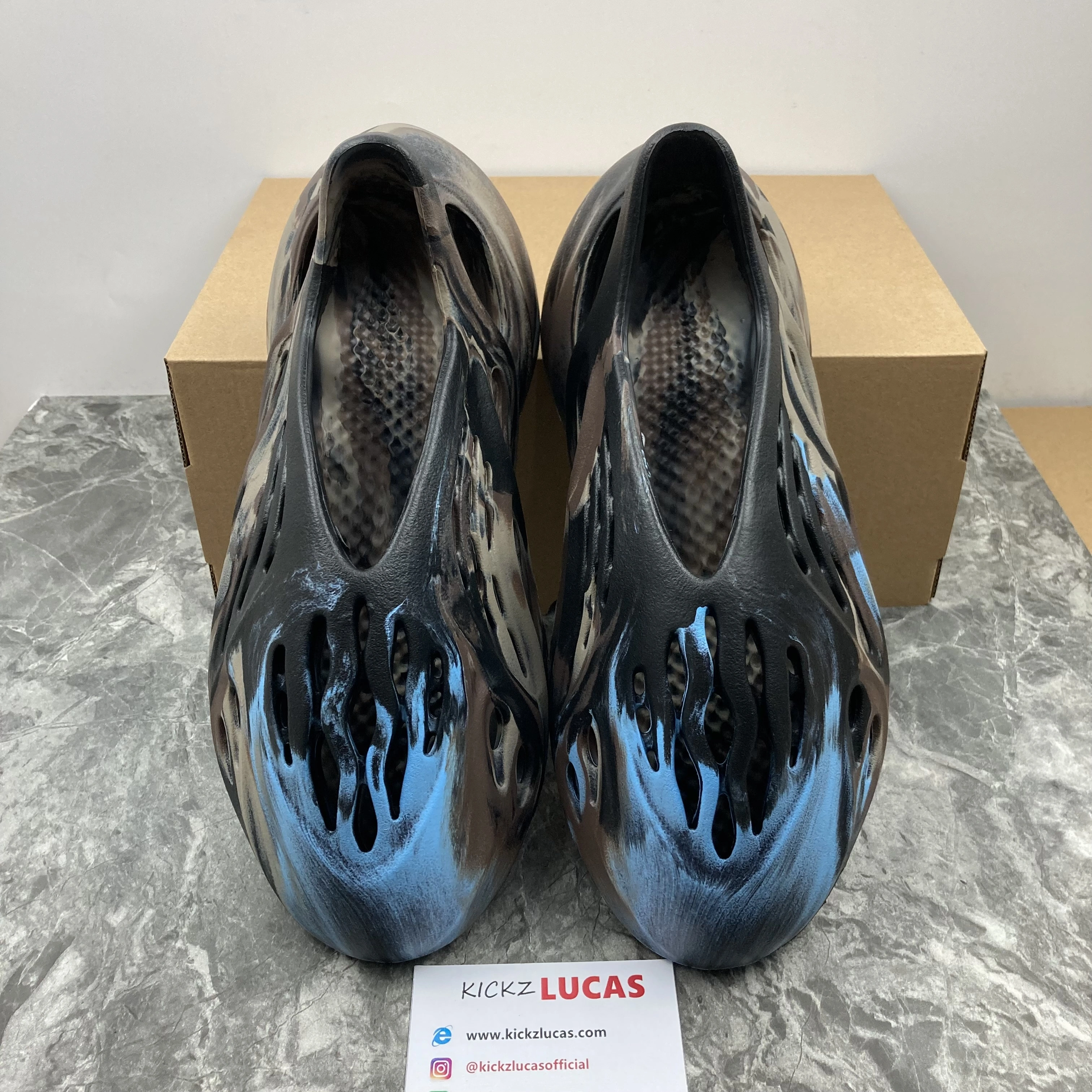 GoAnywhere Yeezy Foam Runner MX Carbon lD 2584