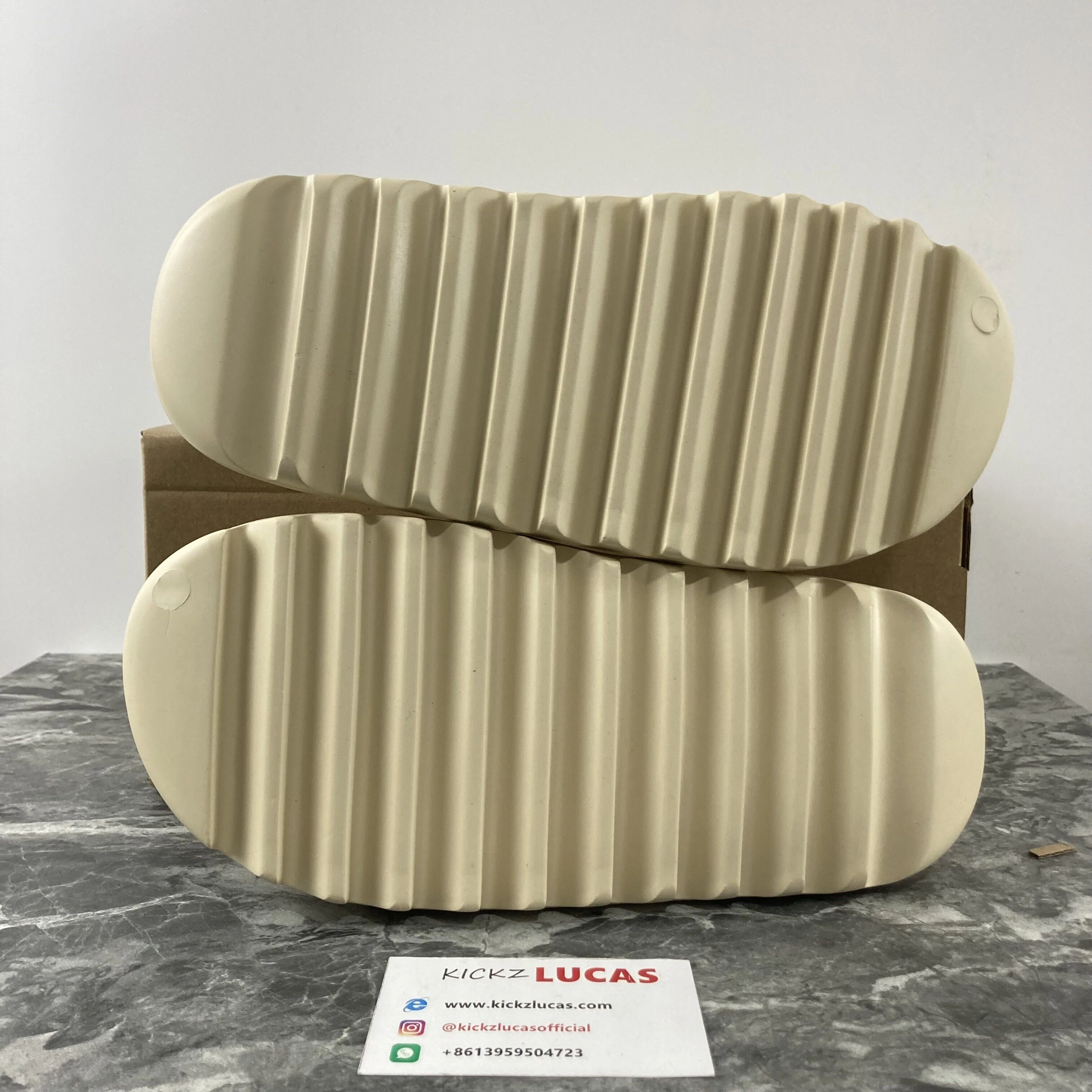 Yeezy Slide Bone FW Bold 2590