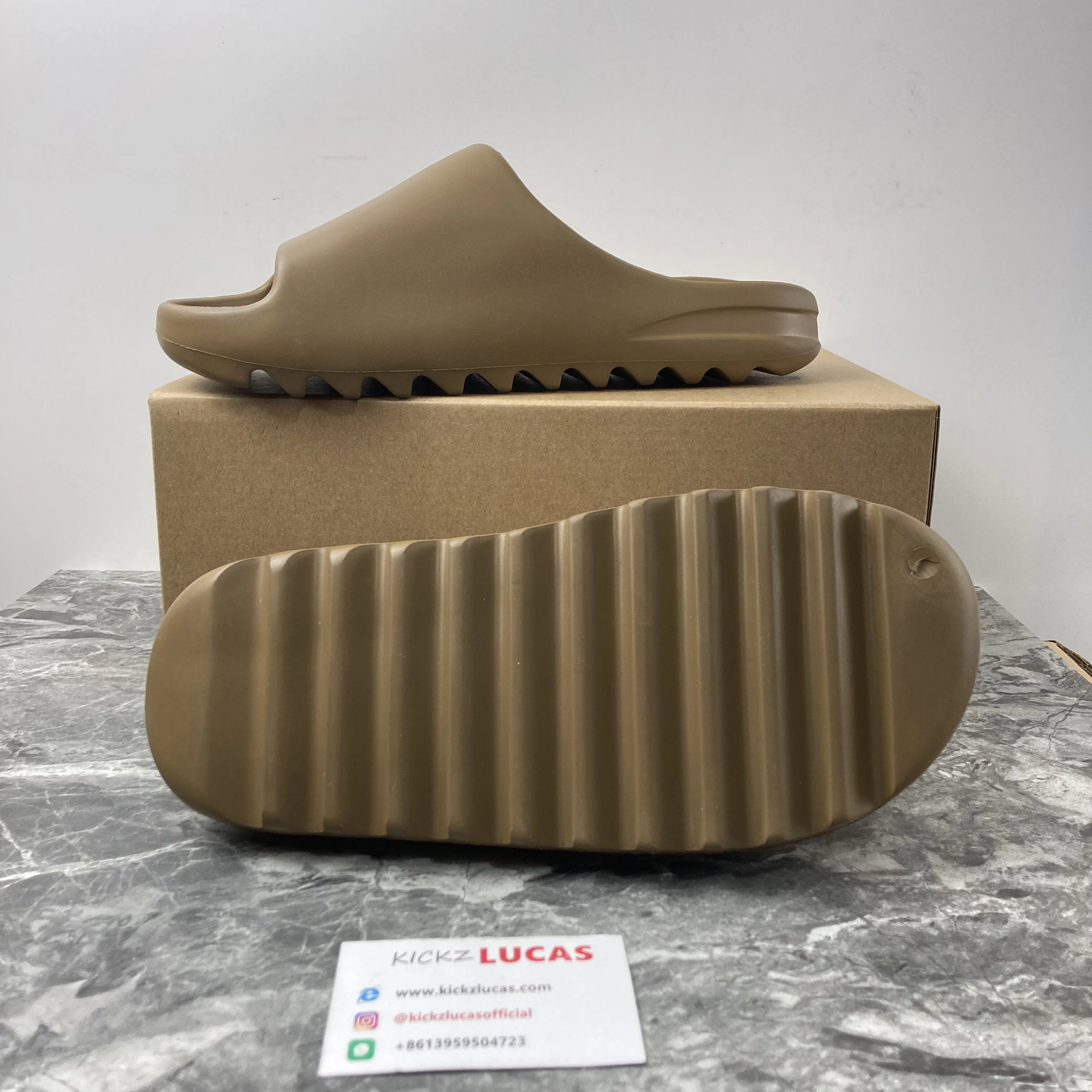 Yeezy Slide Core G55492 GW TimelessDesign 2591
