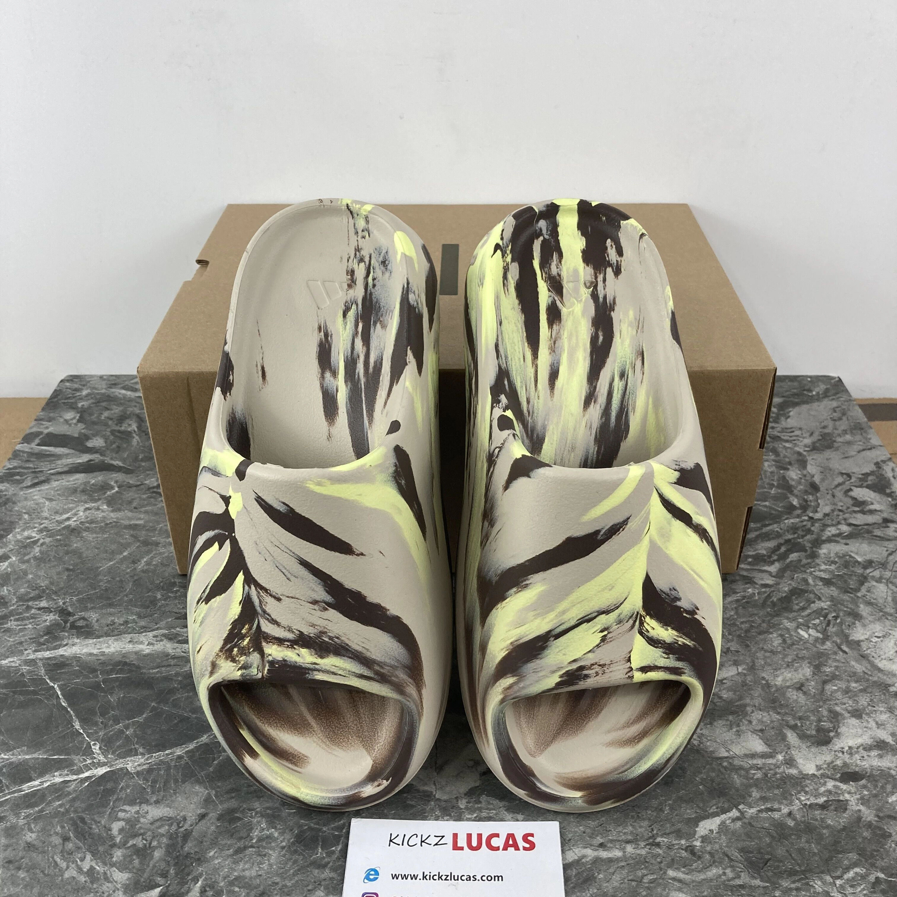 RelaxedFit Yeezy Slide MX APPEARS FZ 2581