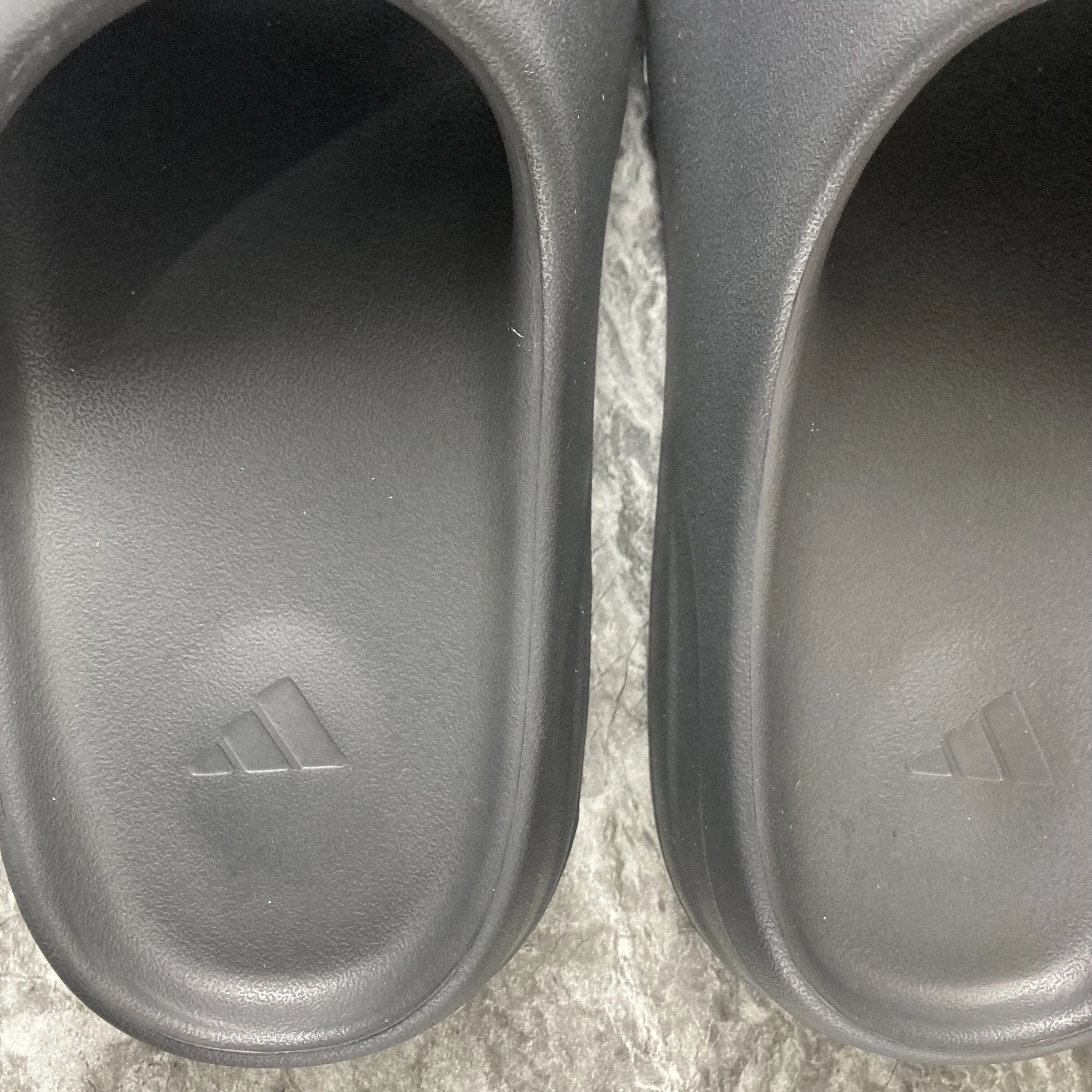 Yeezy Slide Onyx HQ Sleek 2595