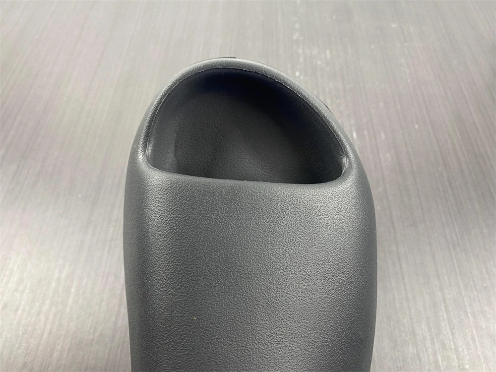 Yeezy Slide Onyx HQ Sleek 2595