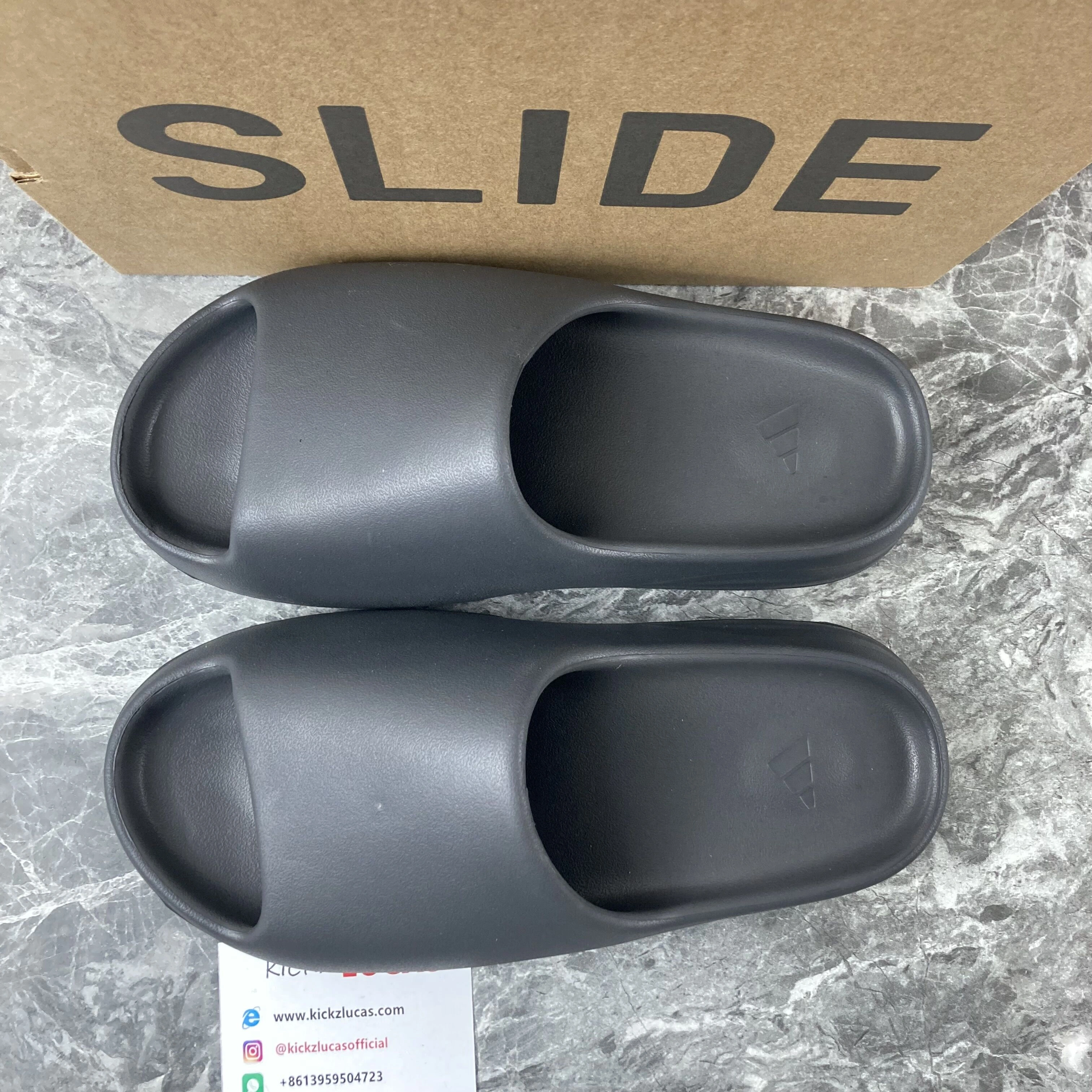 Yeezy Slide Onyx HQ Sleek 2595