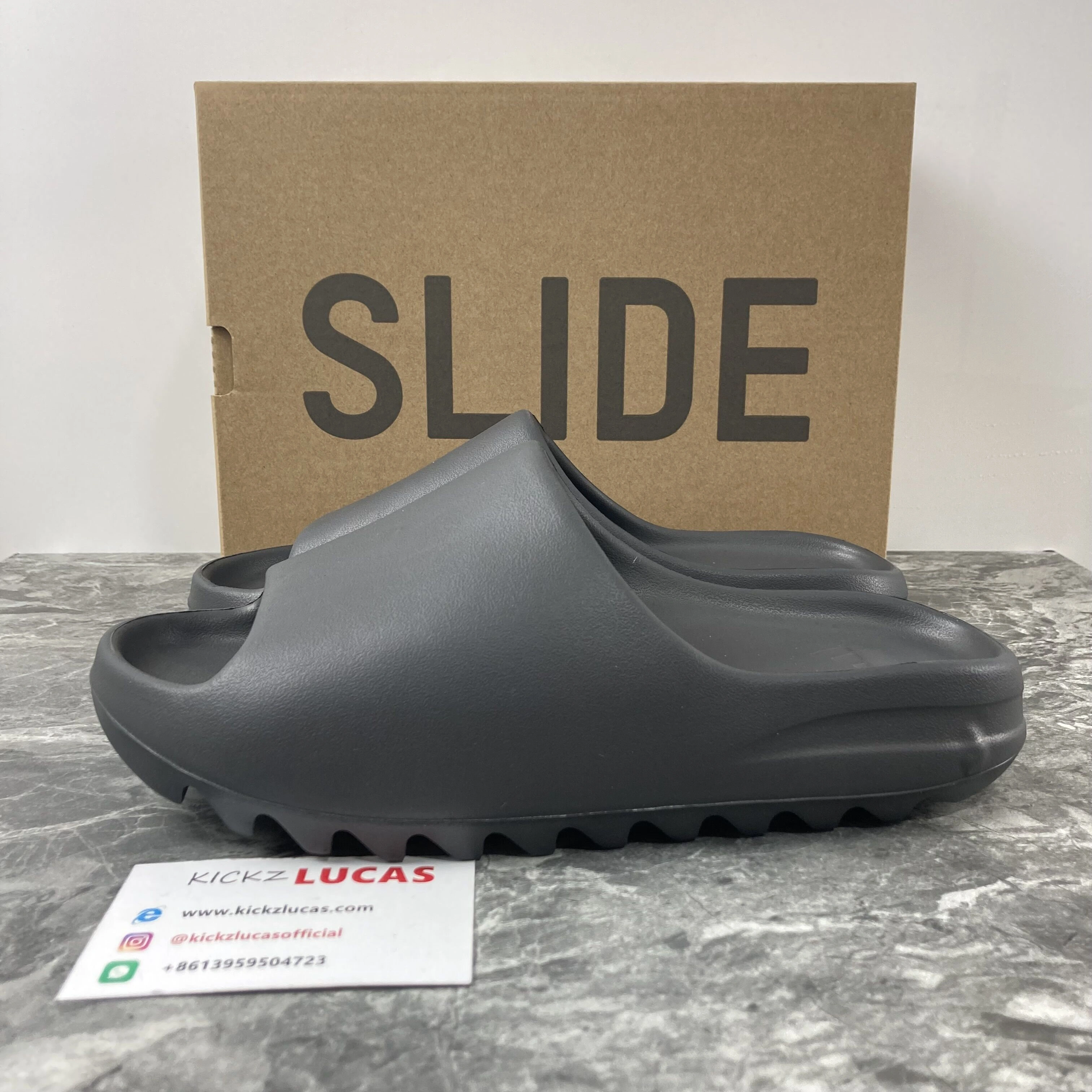 Yeezy Slide Onyx HQ Sleek 2595