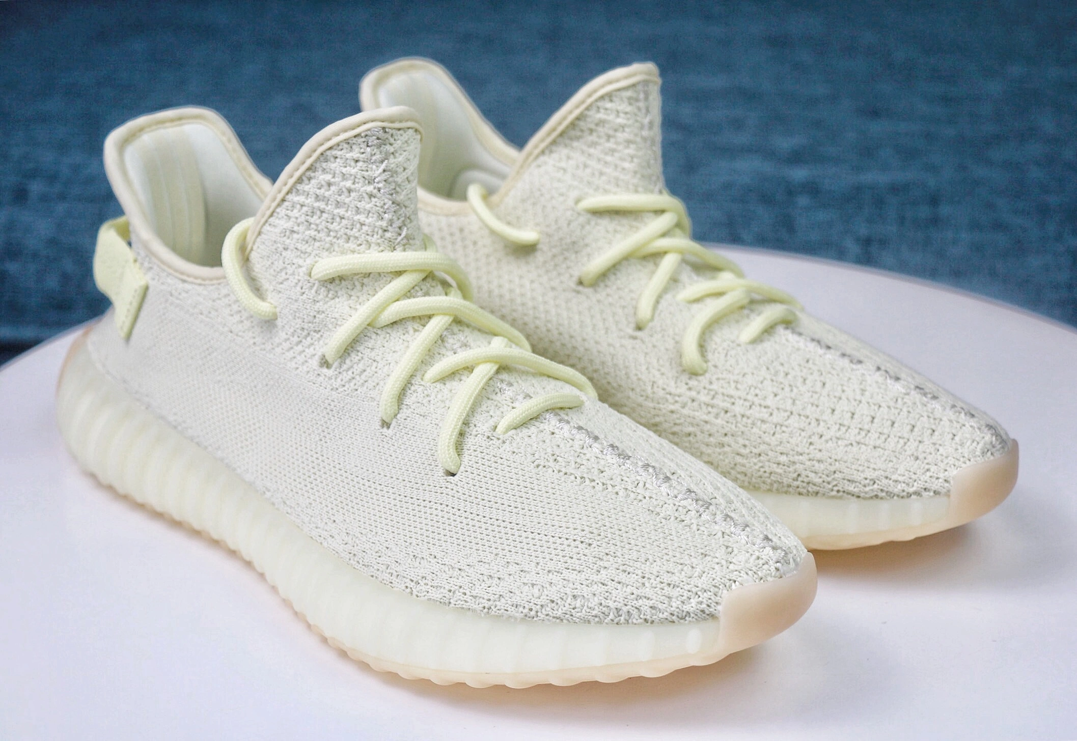 Yeezy boost 350 V2 lcy yellow UrbanChic 2683