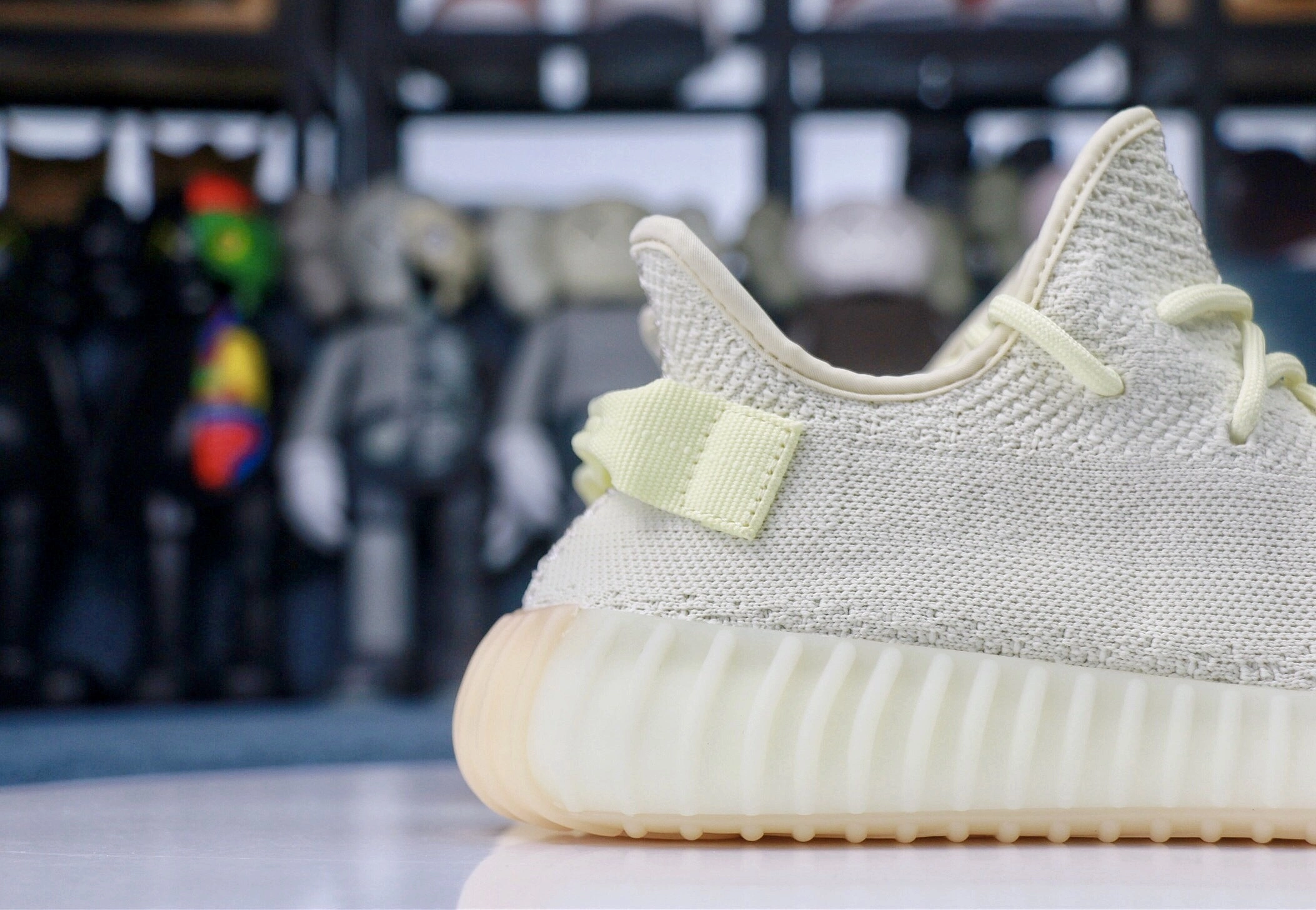 Yeezy boost 350 V2 lcy yellow UrbanChic 2683
