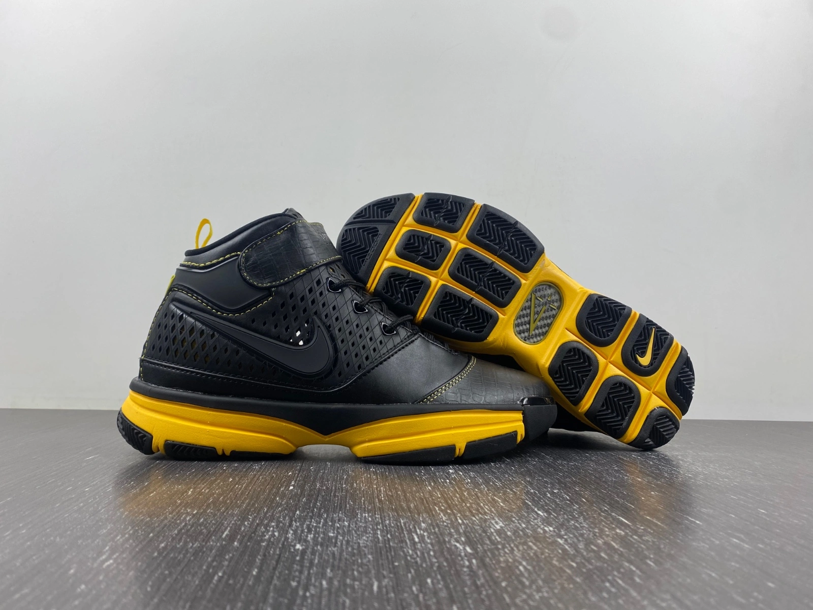 Chic Zoom Kobe 2 Carpe Diem 316022- 1079