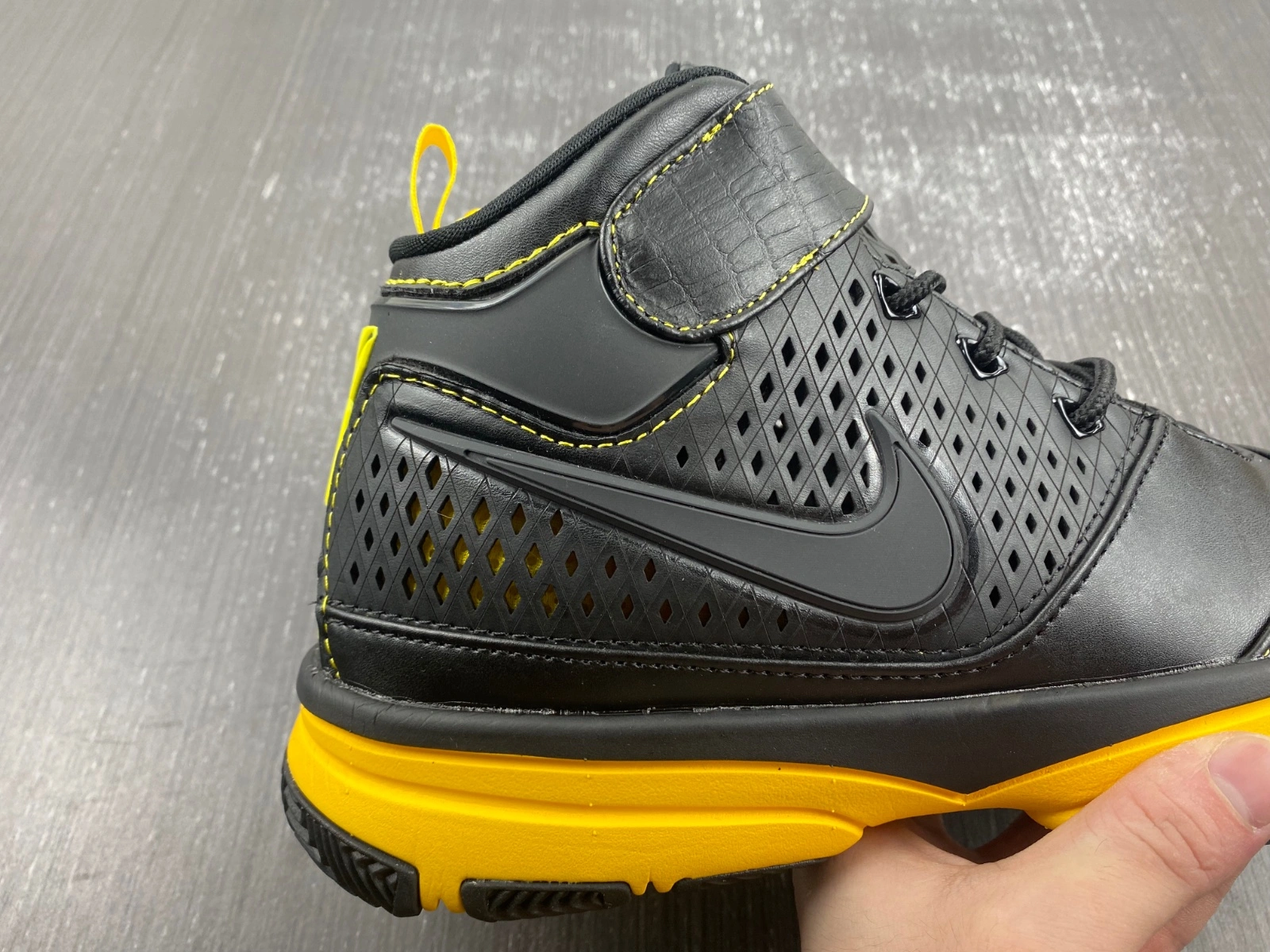 Chic Zoom Kobe 2 Carpe Diem 316022- 1079