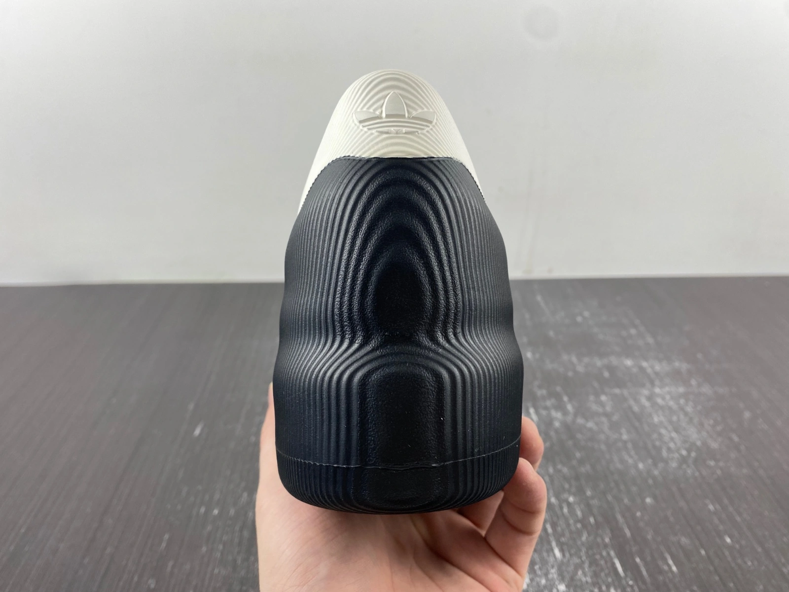 ComfortFit adiFOM Superstar Black White HQ 2572
